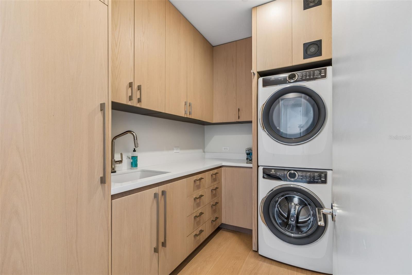 Image 13 of 88 For 1000 Water Street 2501