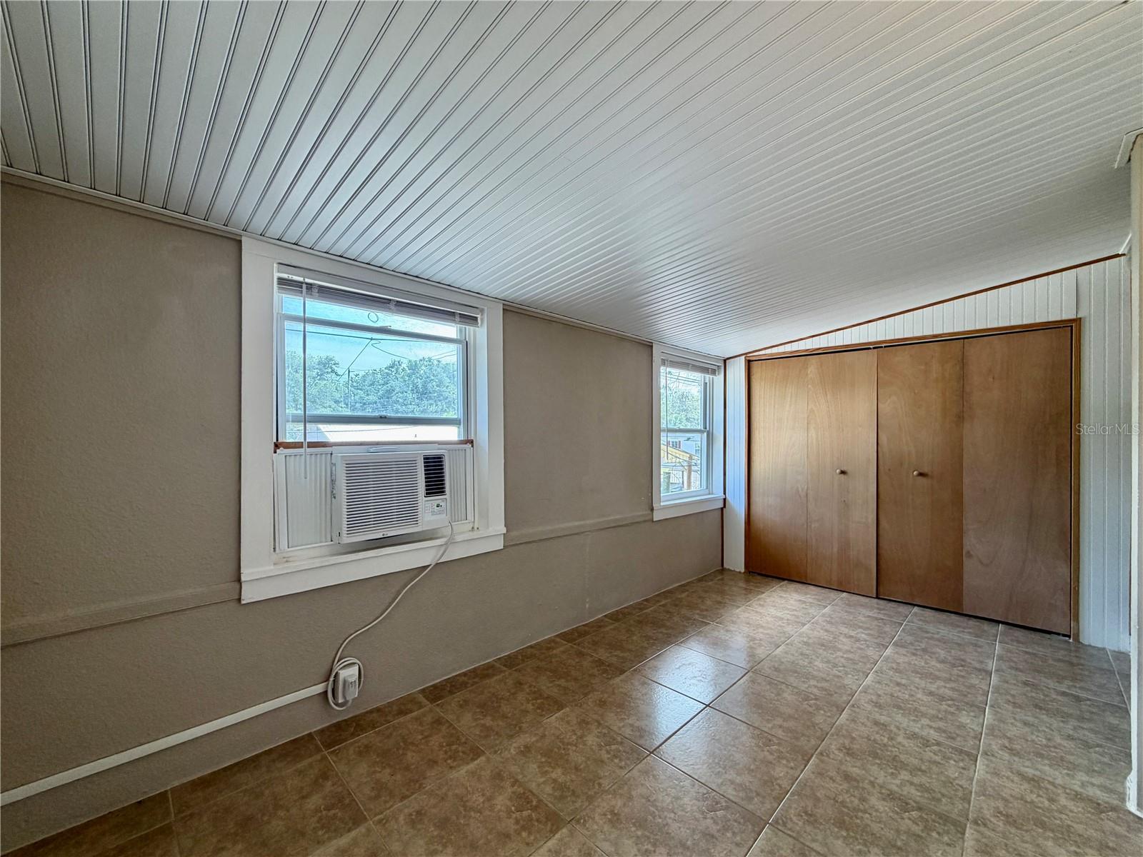 Image 9 of 18 For 5050 2nd Avenue N Upper