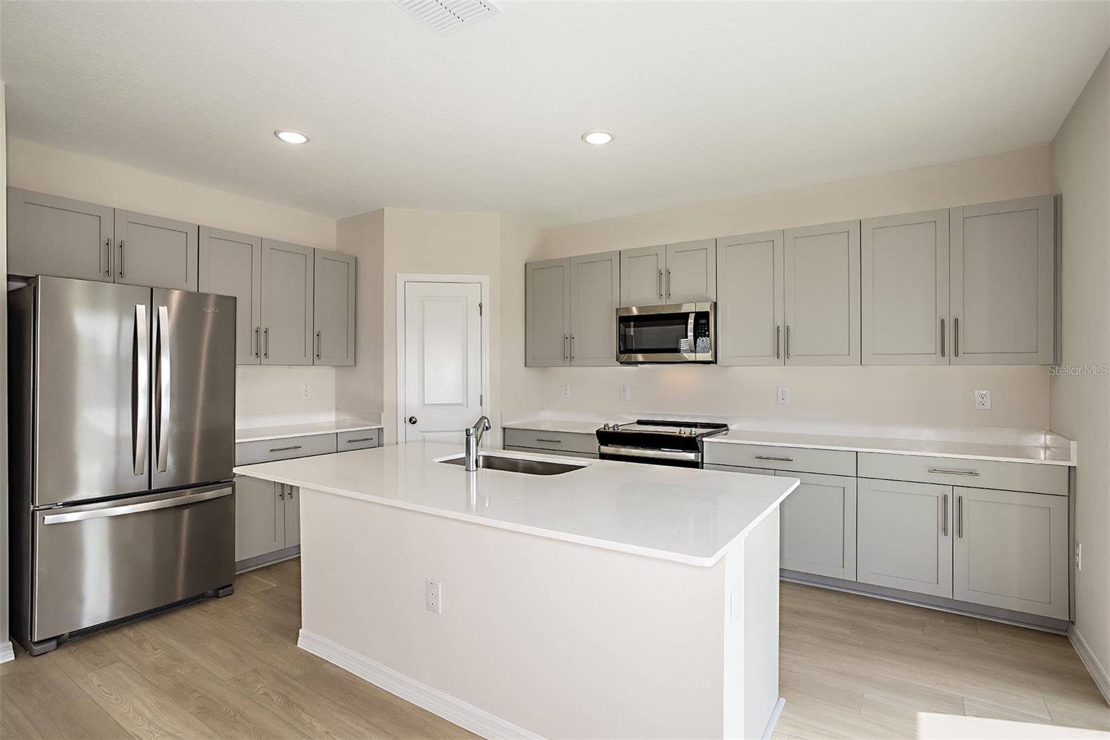 Image 11 of 28 For 4418 Riverbend Boulevard