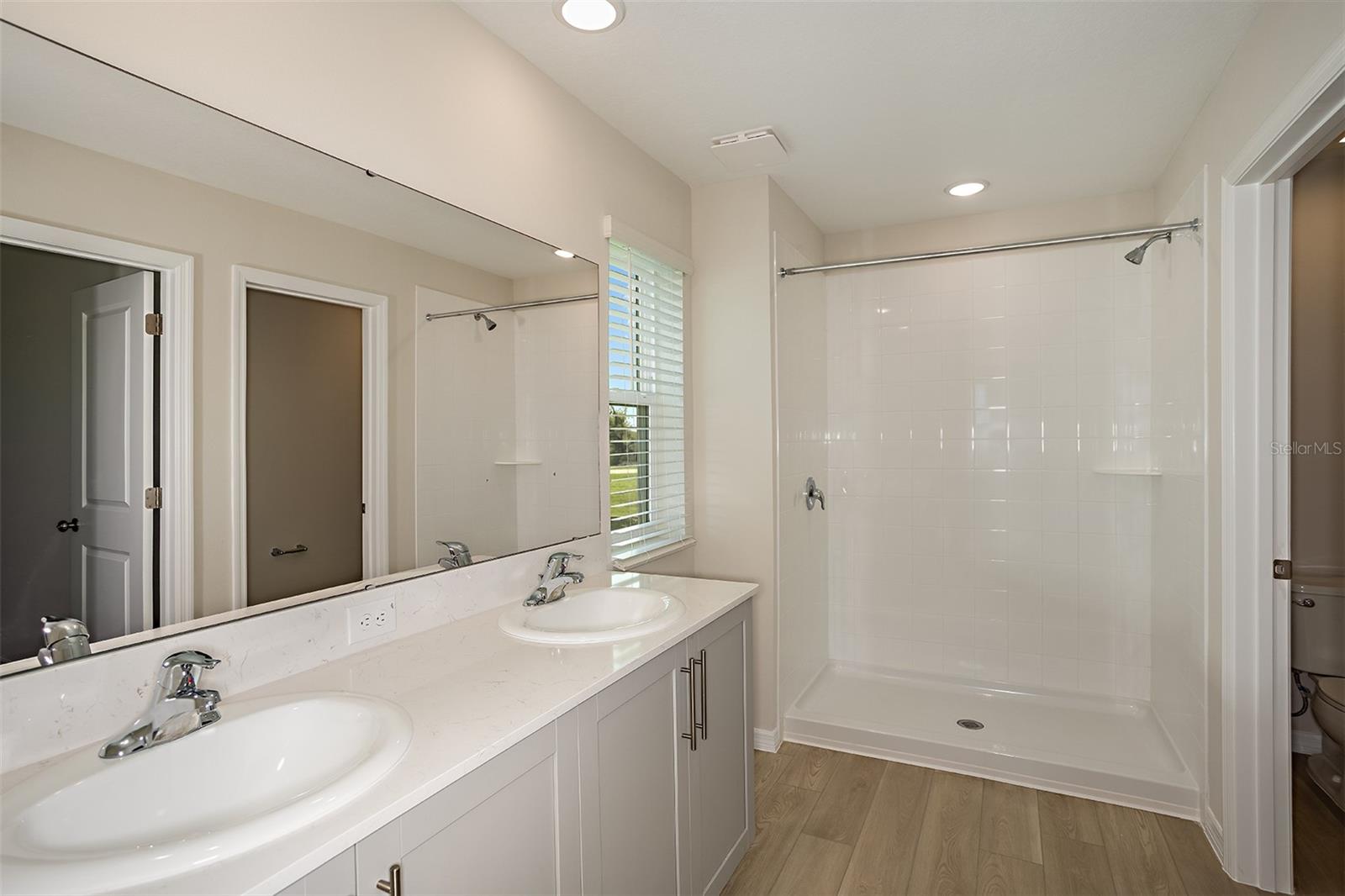 Image 6 of 28 For 4418 Riverbend Boulevard