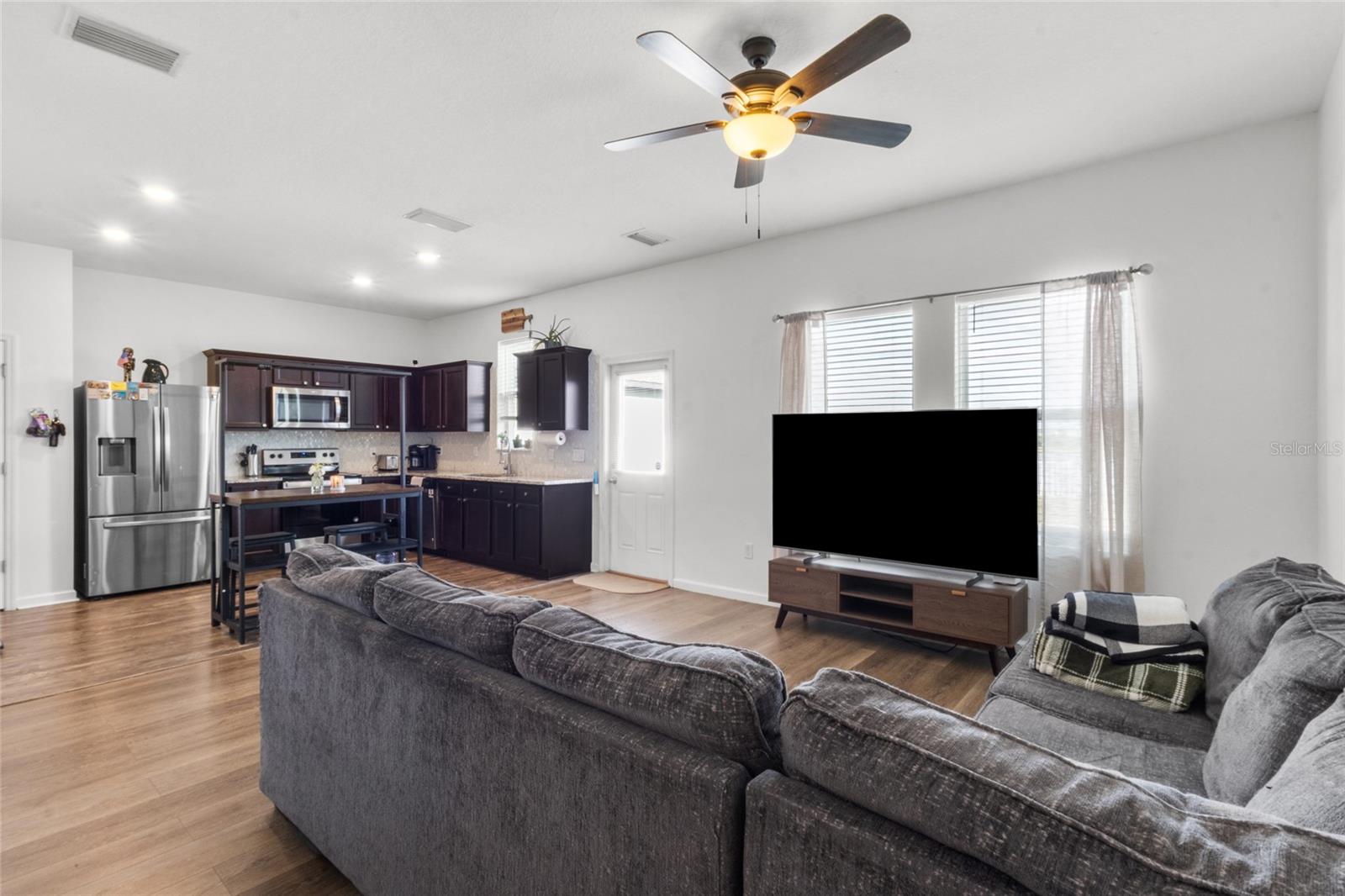 Image 5 of 29 For 831 Sunlit Coral Street