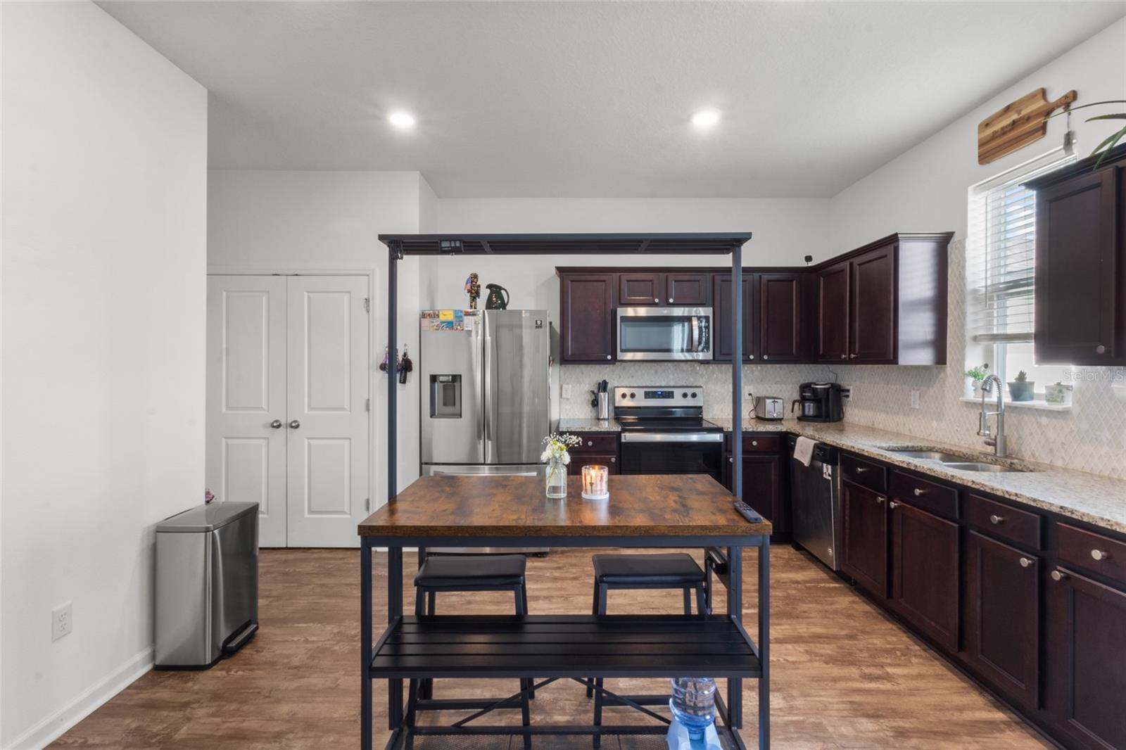 Image 9 of 29 For 831 Sunlit Coral Street