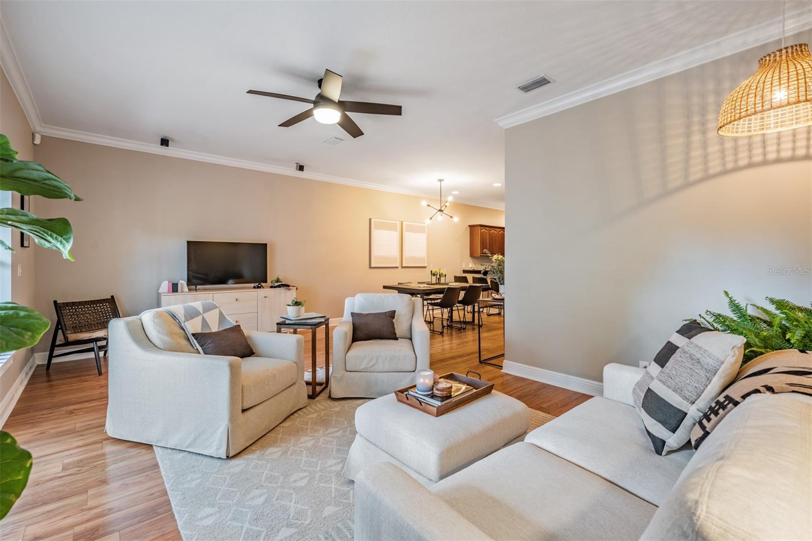 Image 6 of 38 For 415 Barcelona Drive