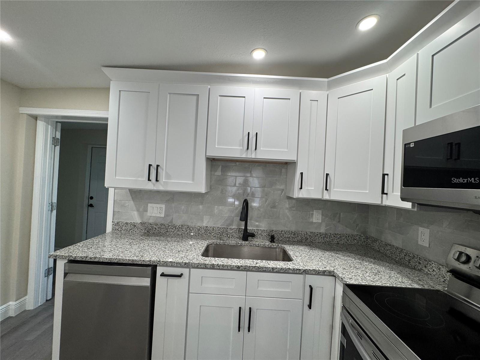 Image 4 of 21 For 7039 Lenox Drive