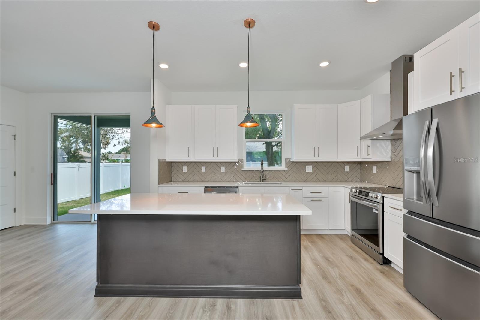 Image 4 of 32 For 4171 56th Avenue N