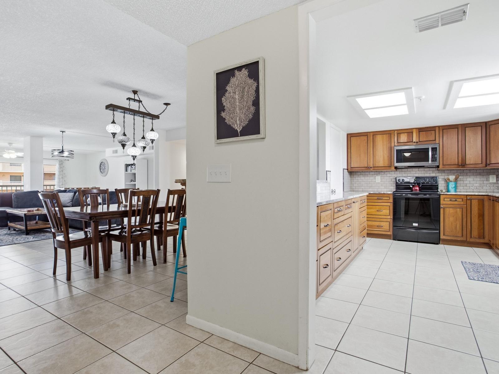 Image 11 of 70 For 1005 Gulf Boulevard 10