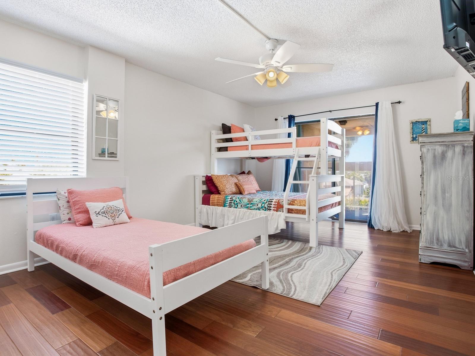 Image 41 of 70 For 1005 Gulf Boulevard 10