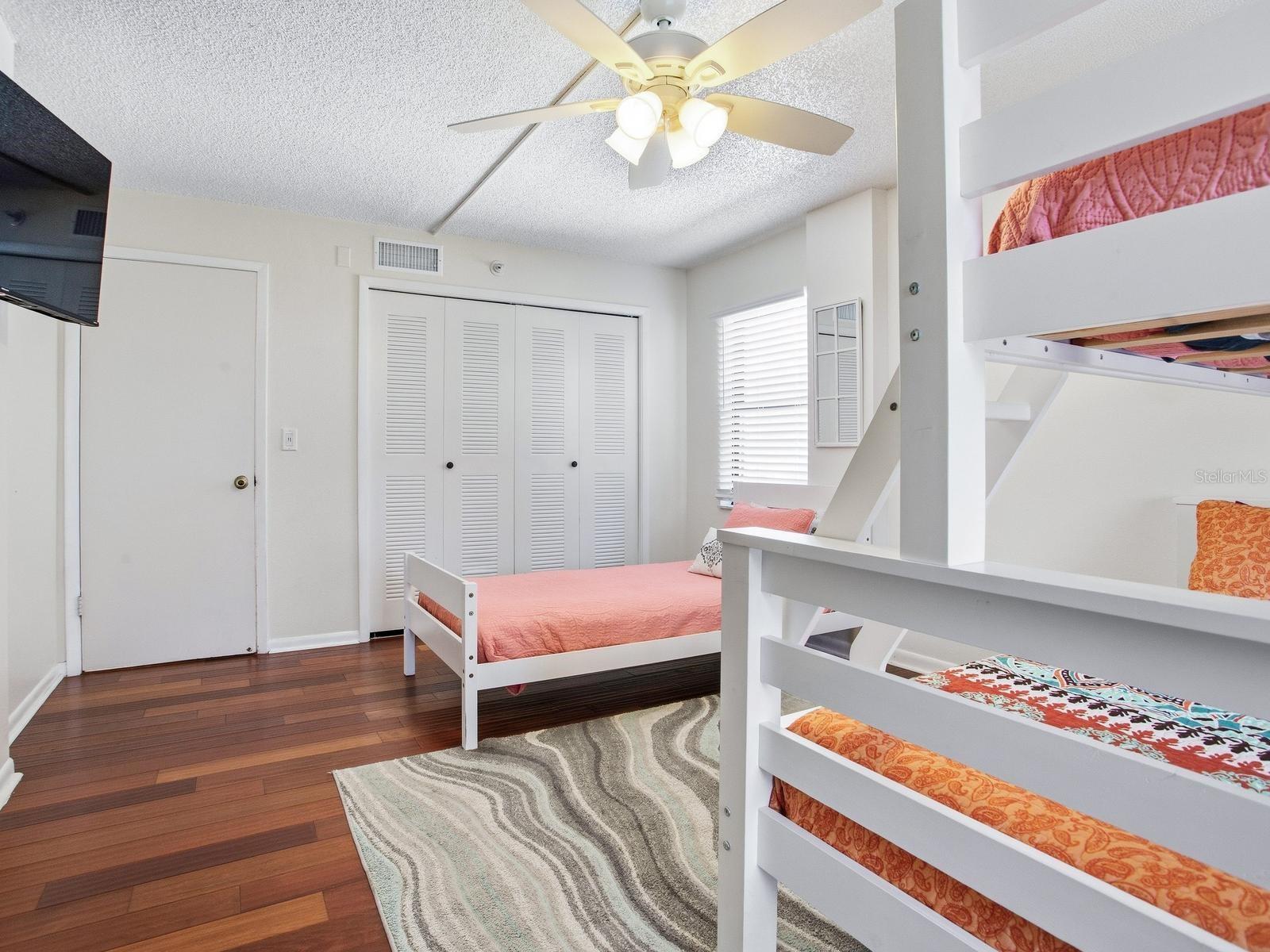 Image 42 of 70 For 1005 Gulf Boulevard 10