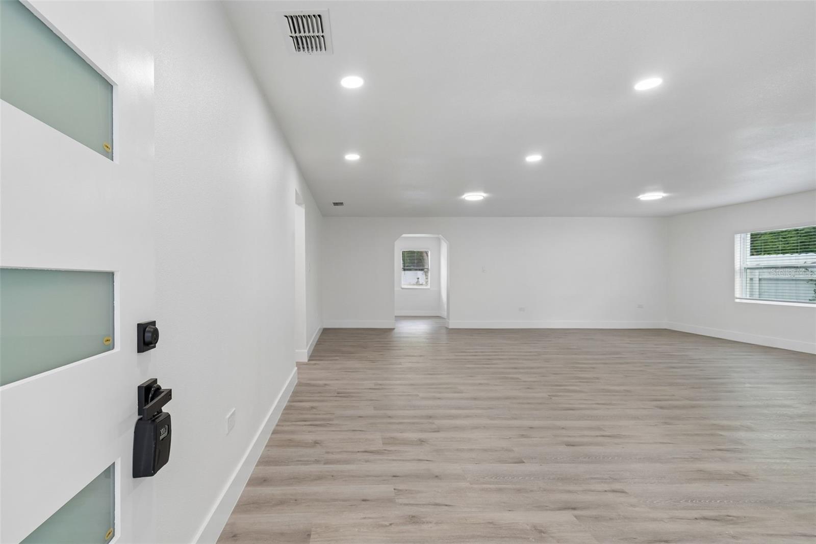 Listing photo id 10 for 7906 Fremont Avenue