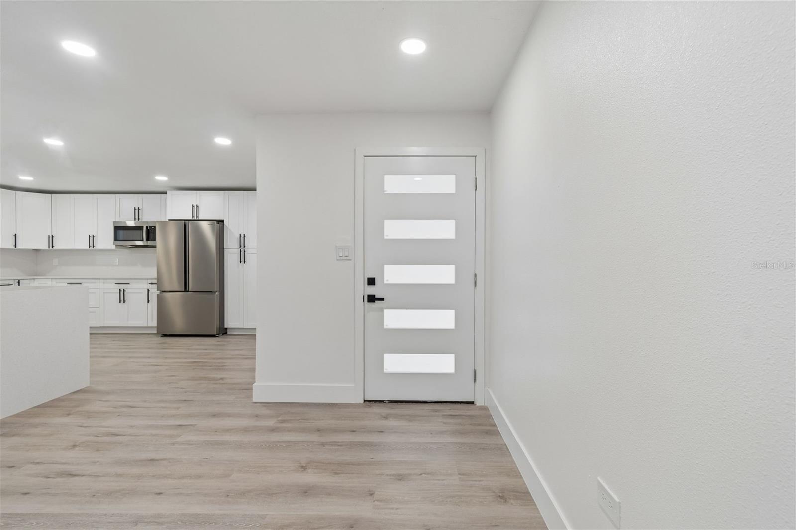 Listing photo id 11 for 7906 Fremont Avenue
