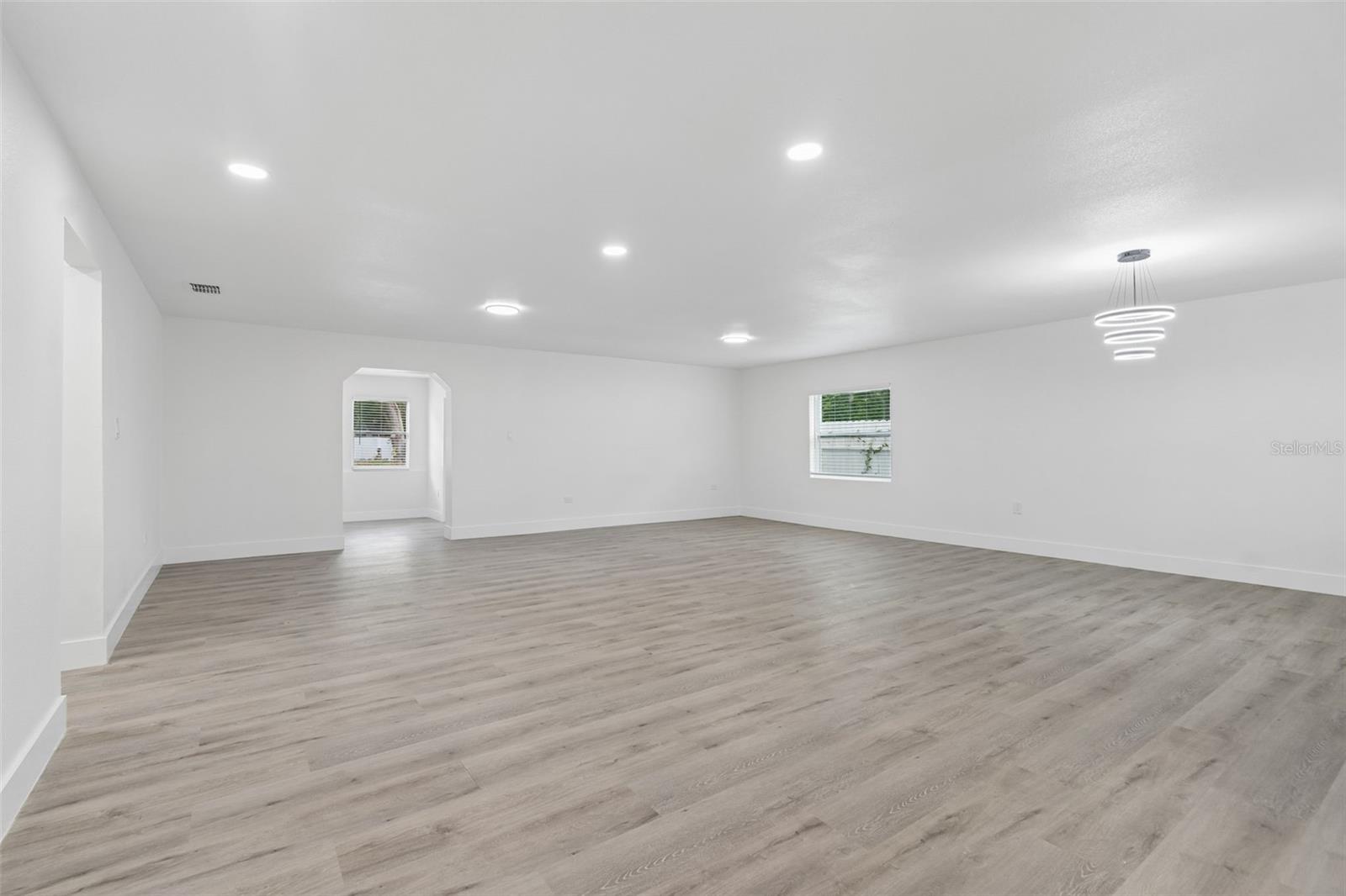 Listing photo id 12 for 7906 Fremont Avenue