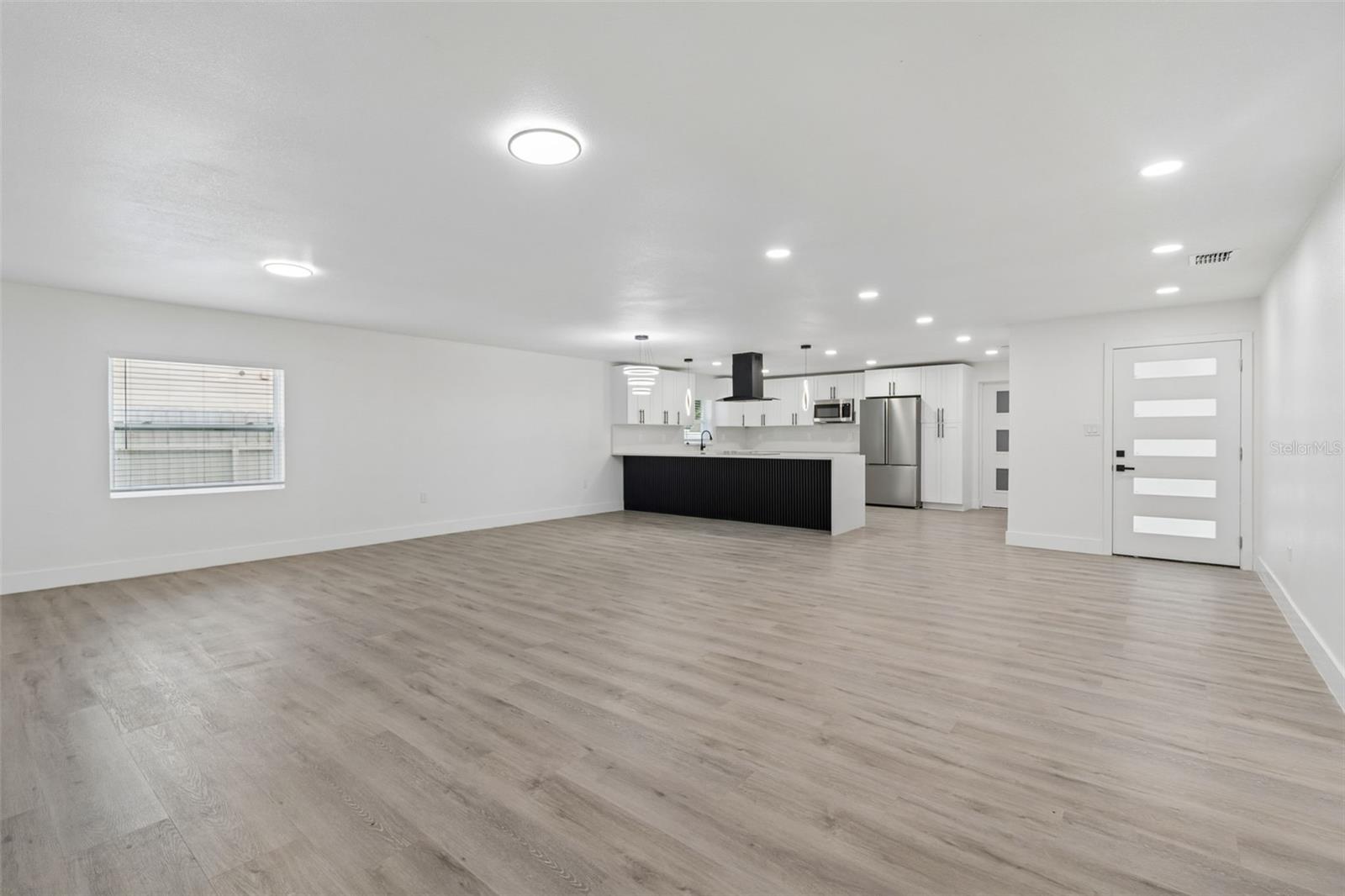Listing photo id 13 for 7906 Fremont Avenue