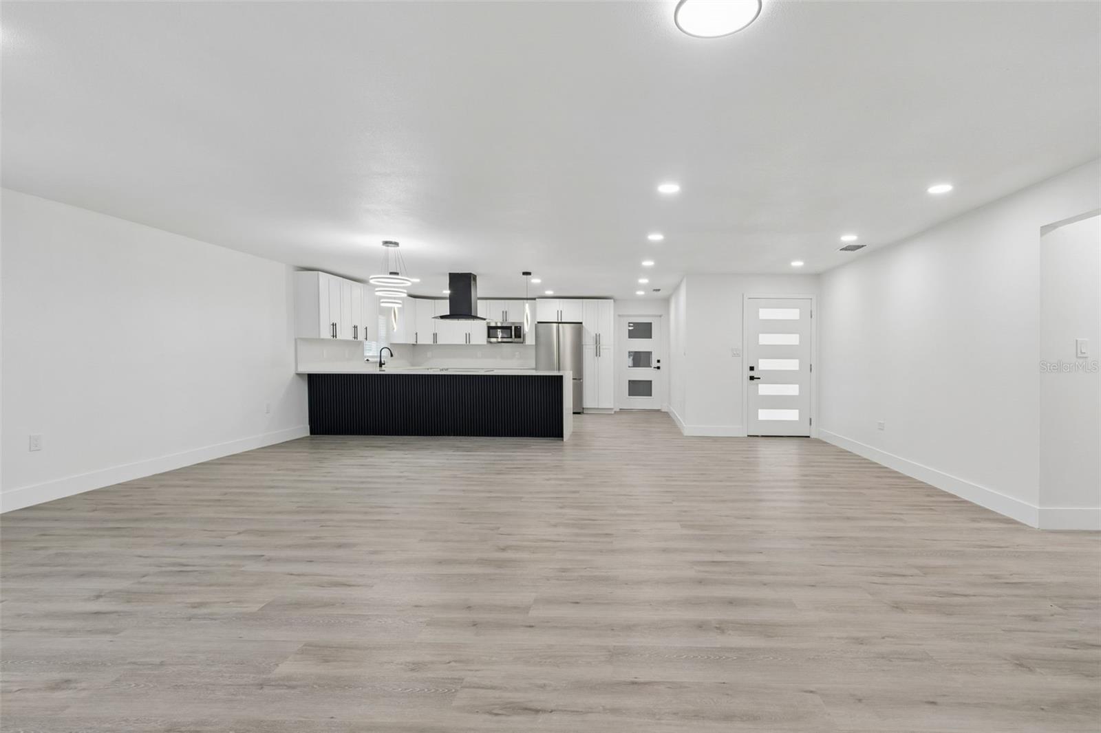 Listing photo id 14 for 7906 Fremont Avenue