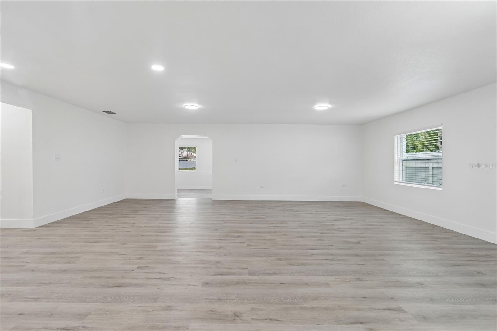 Listing photo id 16 for 7906 Fremont Avenue