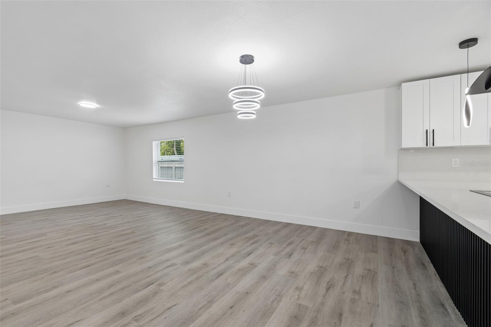 Listing photo id 17 for 7906 Fremont Avenue