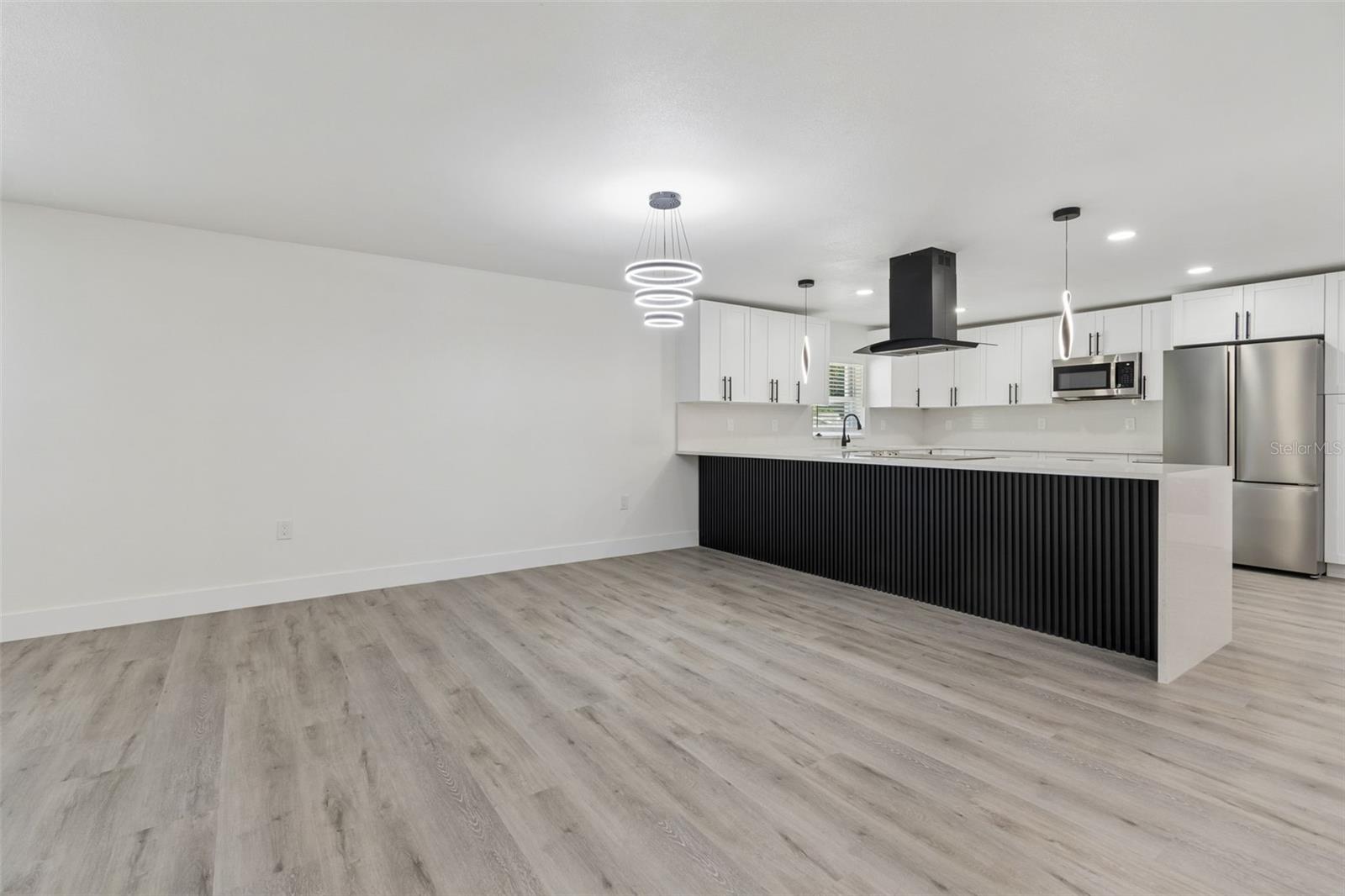Listing photo id 19 for 7906 Fremont Avenue