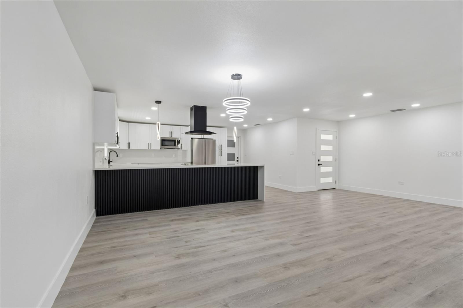 Listing photo id 21 for 7906 Fremont Avenue