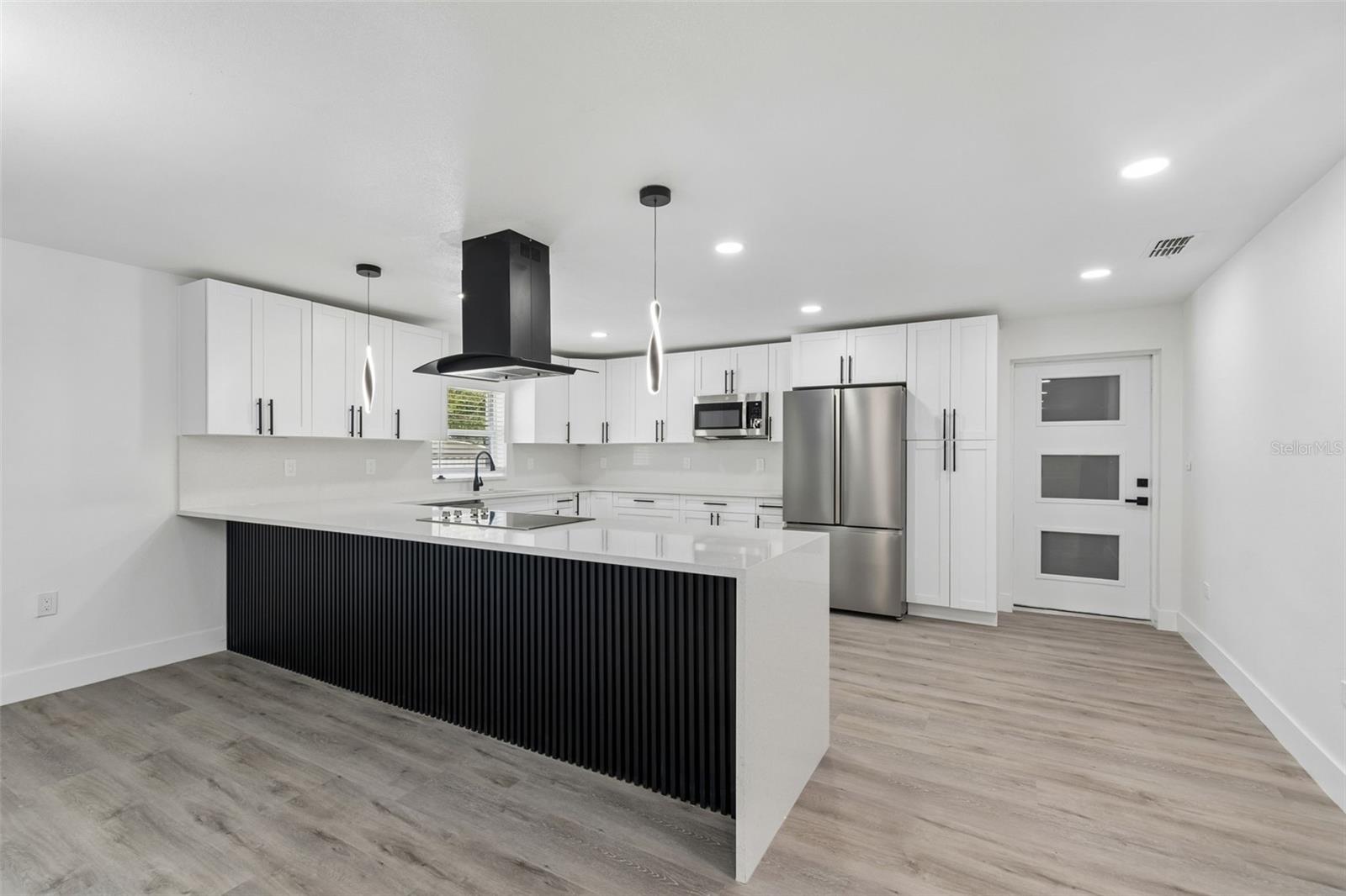 Listing photo id 24 for 7906 Fremont Avenue