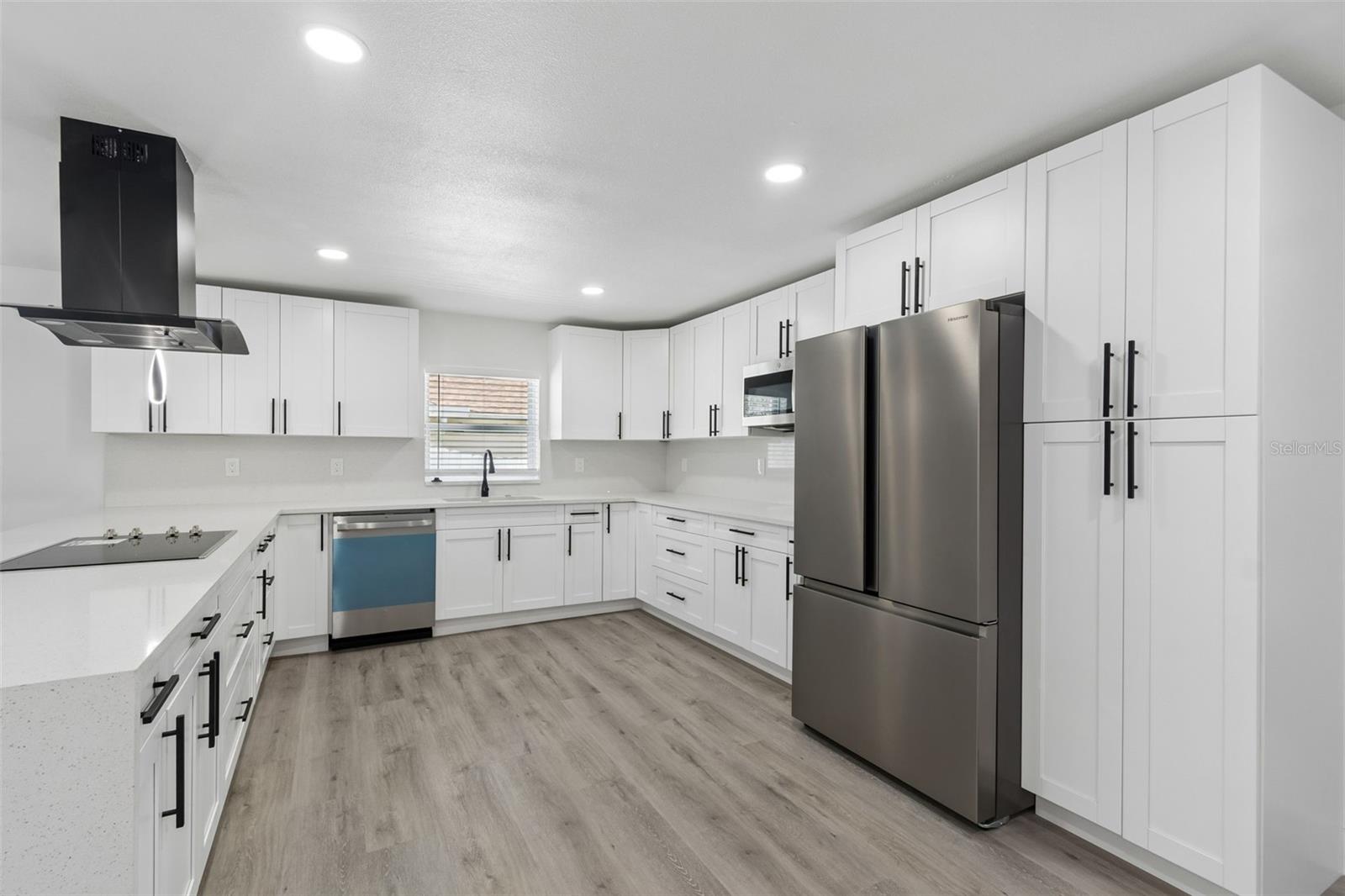 Listing photo id 25 for 7906 Fremont Avenue