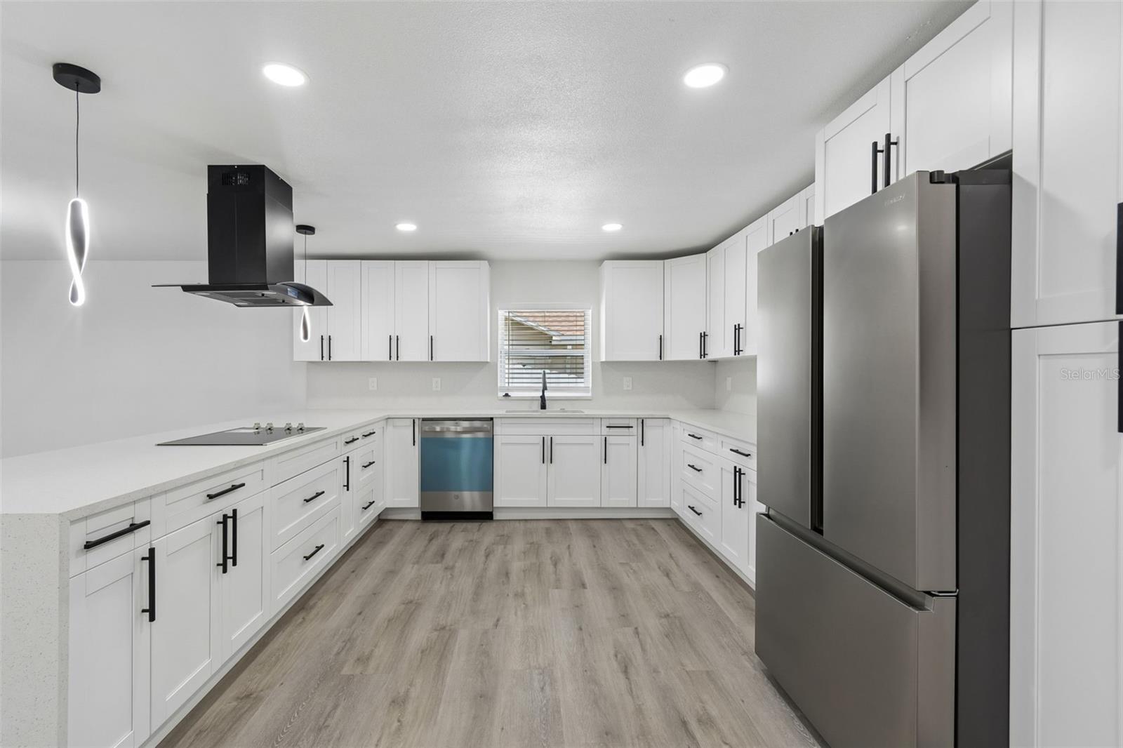 Listing photo id 26 for 7906 Fremont Avenue