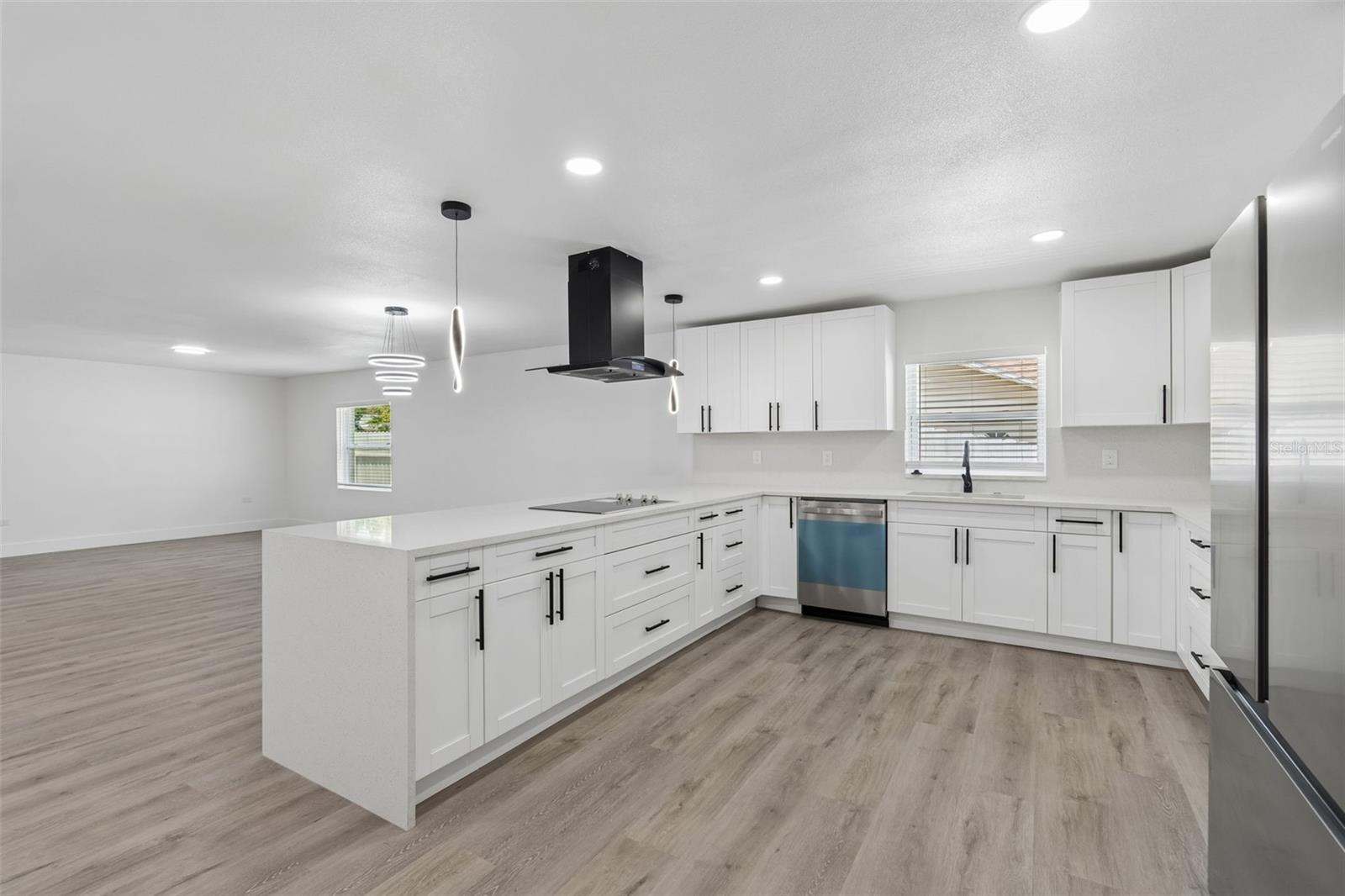Listing photo id 27 for 7906 Fremont Avenue
