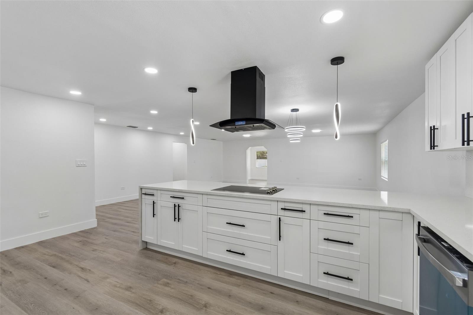 Listing photo id 29 for 7906 Fremont Avenue