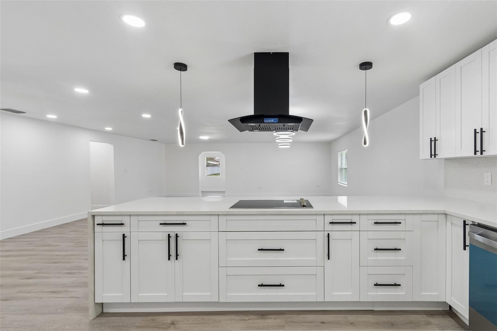 Listing photo id 30 for 7906 Fremont Avenue