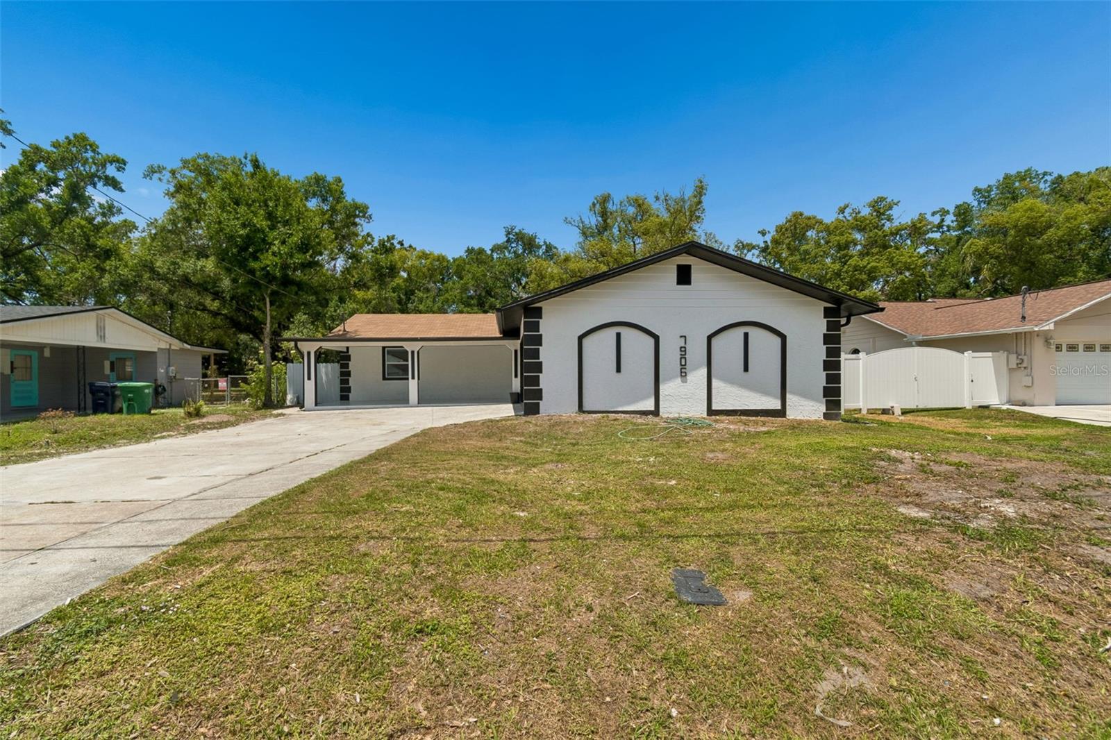 Listing photo id 2 for 7906 Fremont Avenue