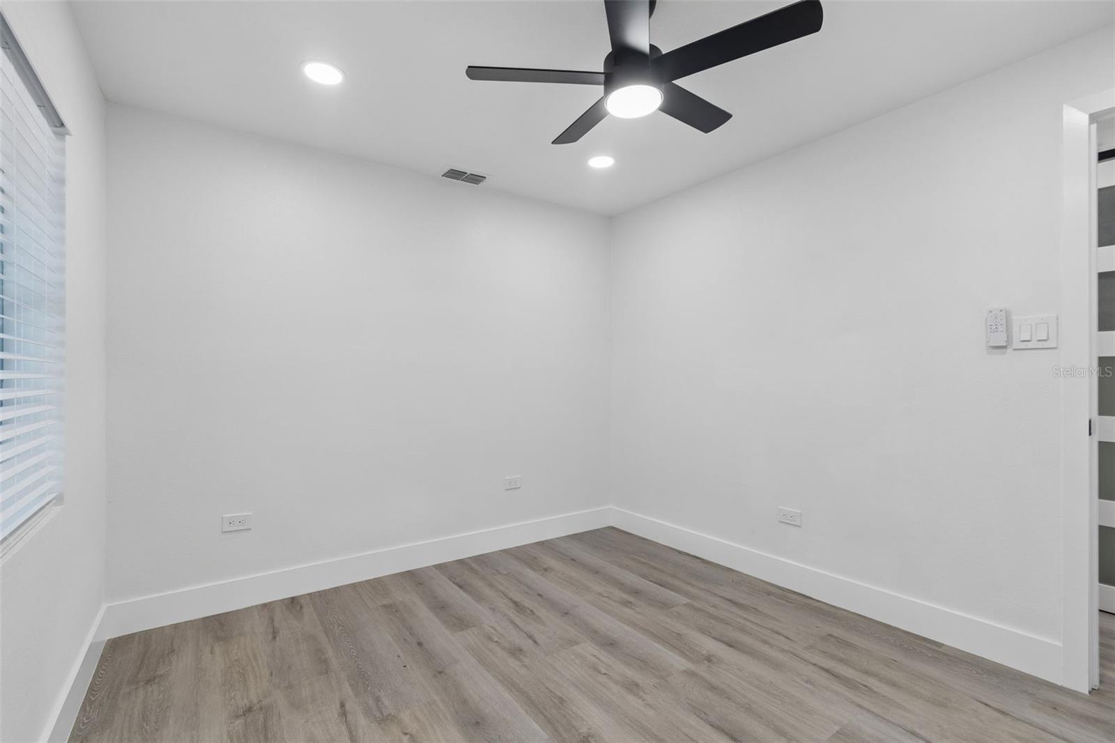 Listing photo id 38 for 7906 Fremont Avenue