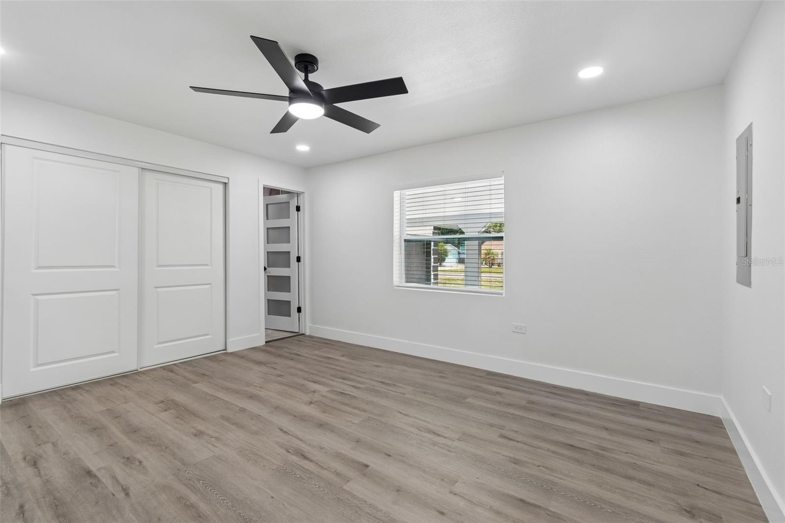 Listing photo id 45 for 7906 Fremont Avenue