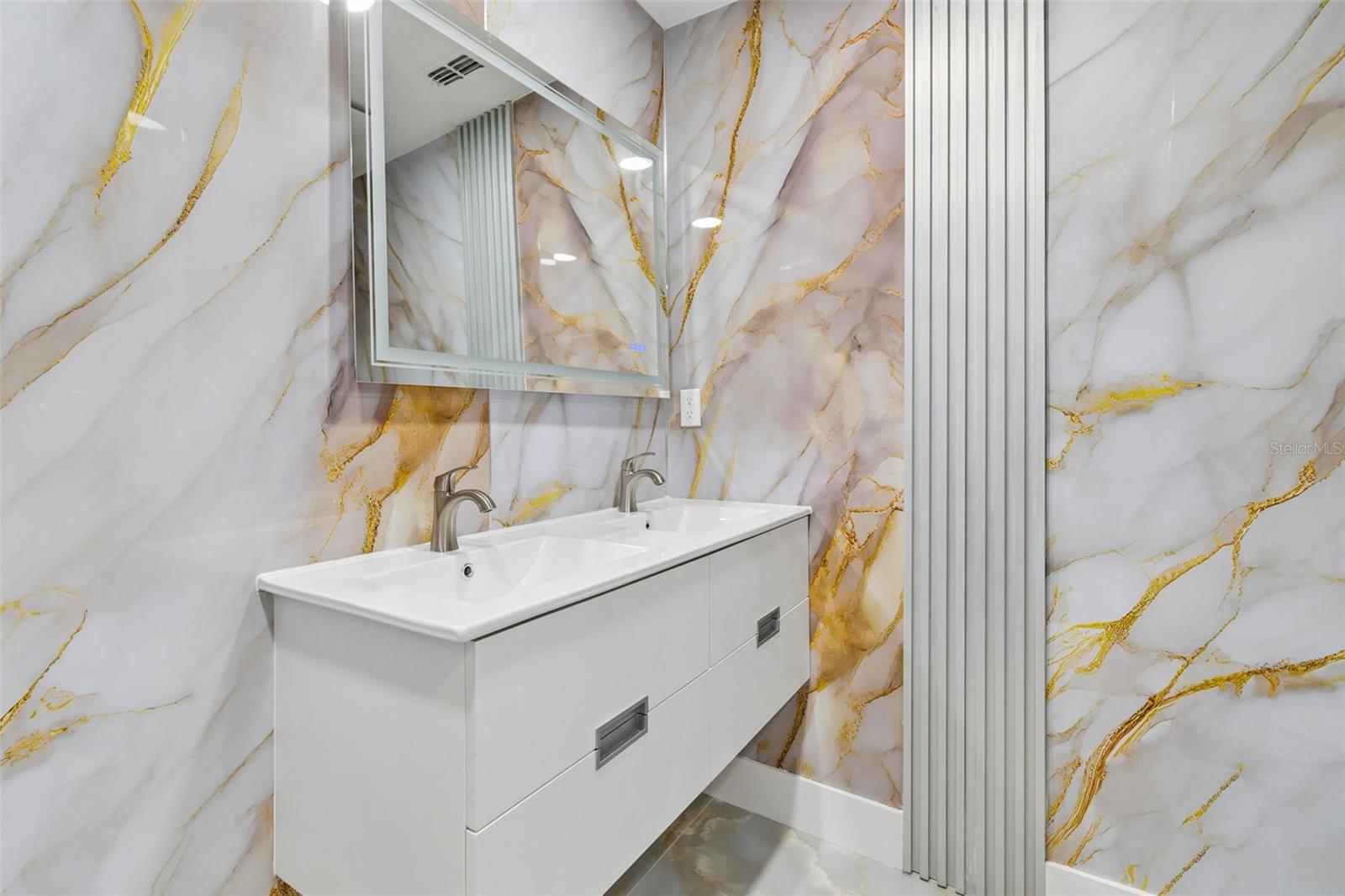 Listing photo id 47 for 7906 Fremont Avenue