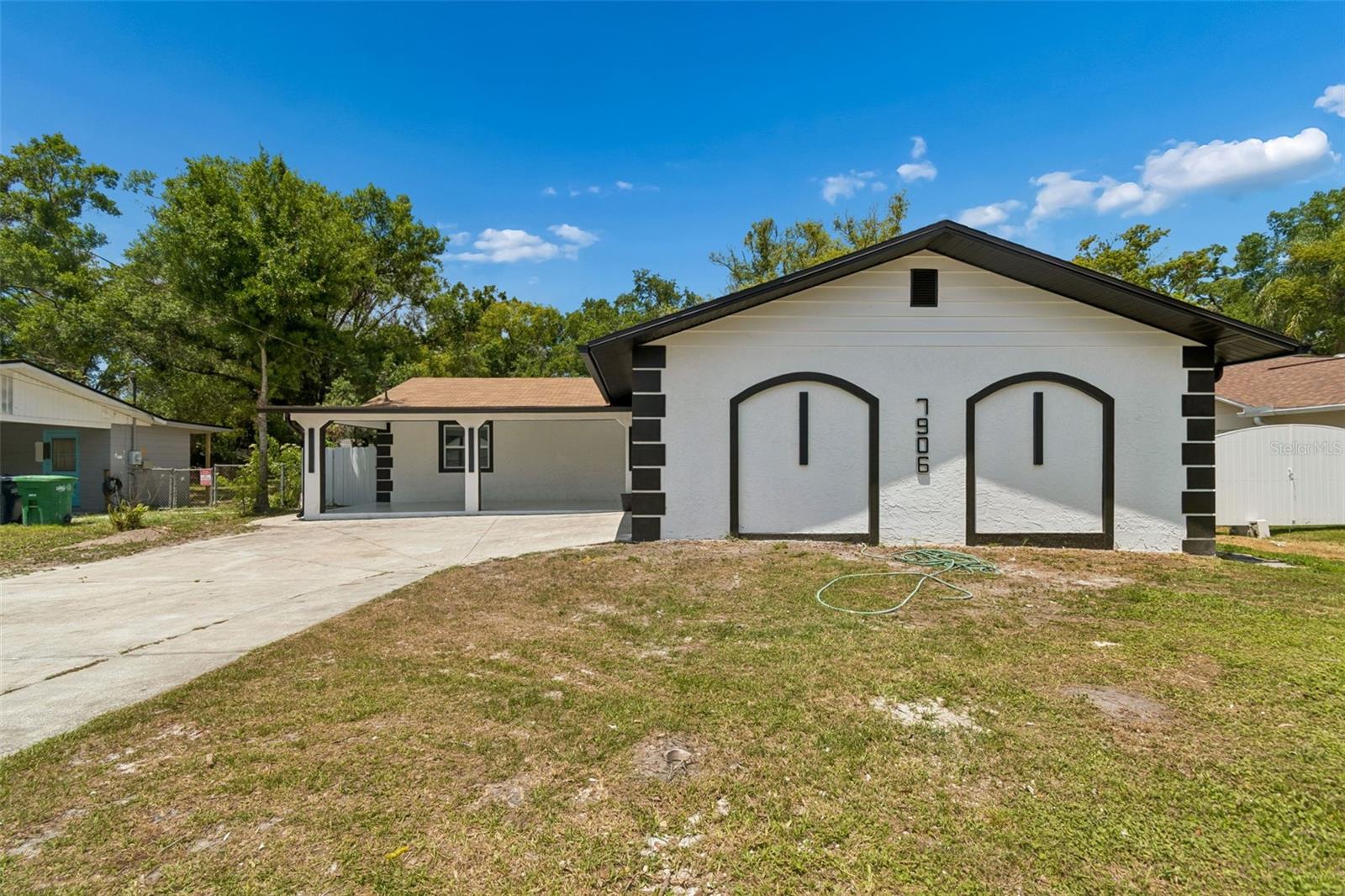Listing photo id 3 for 7906 Fremont Avenue