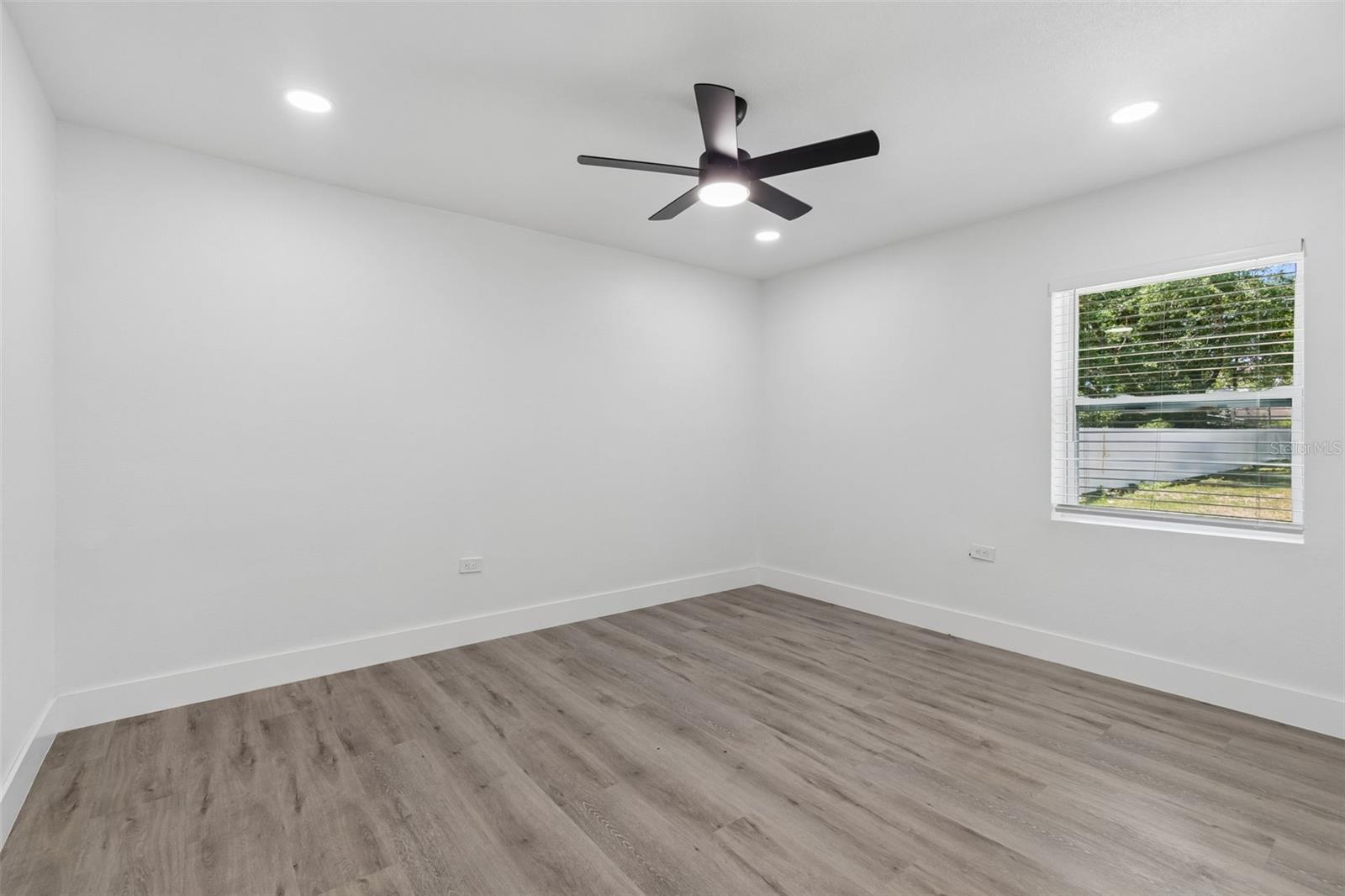 Listing photo id 49 for 7906 Fremont Avenue