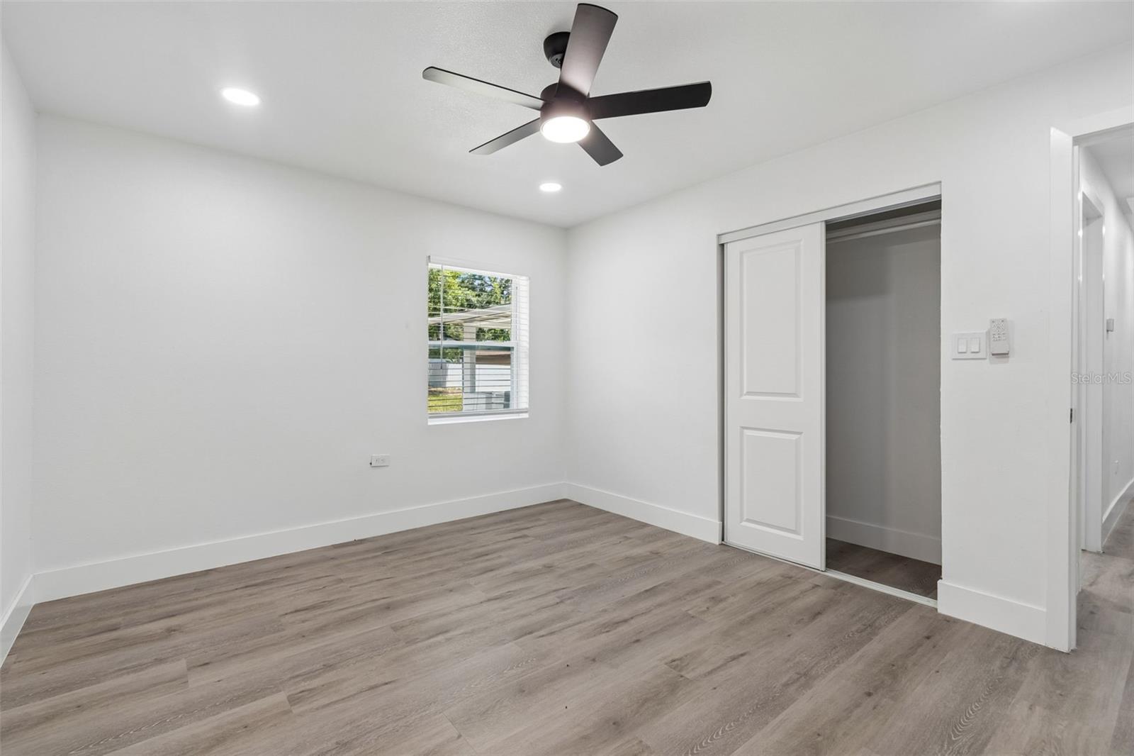 Listing photo id 50 for 7906 Fremont Avenue