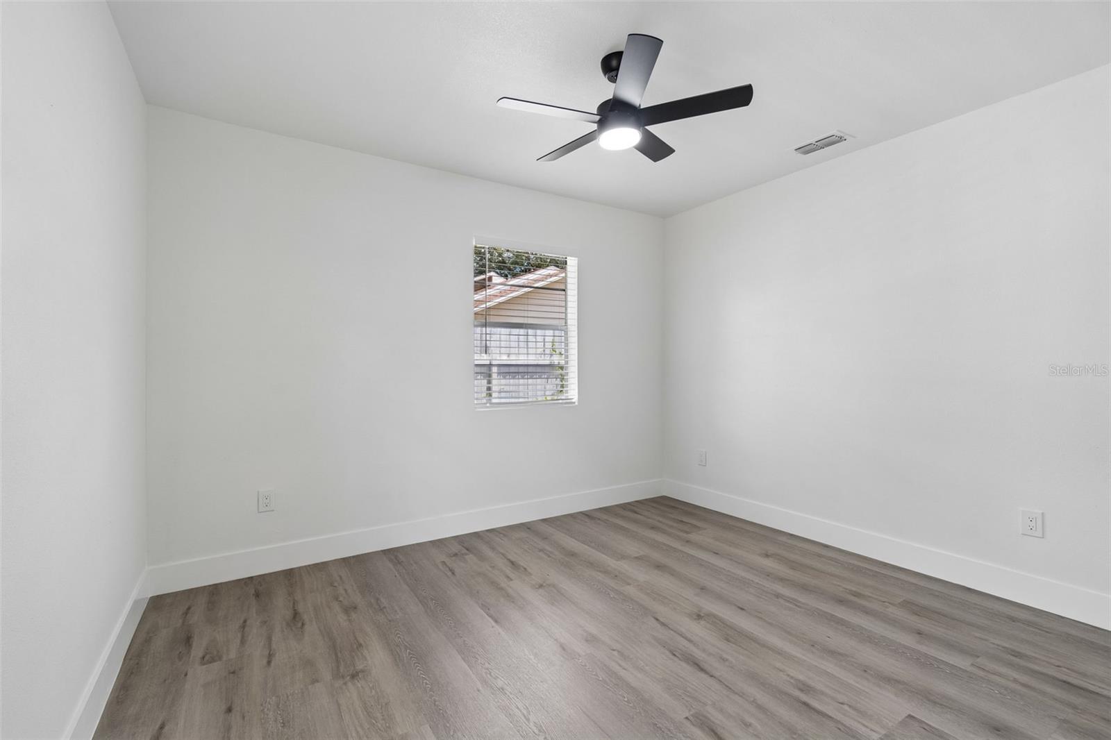Listing photo id 57 for 7906 Fremont Avenue