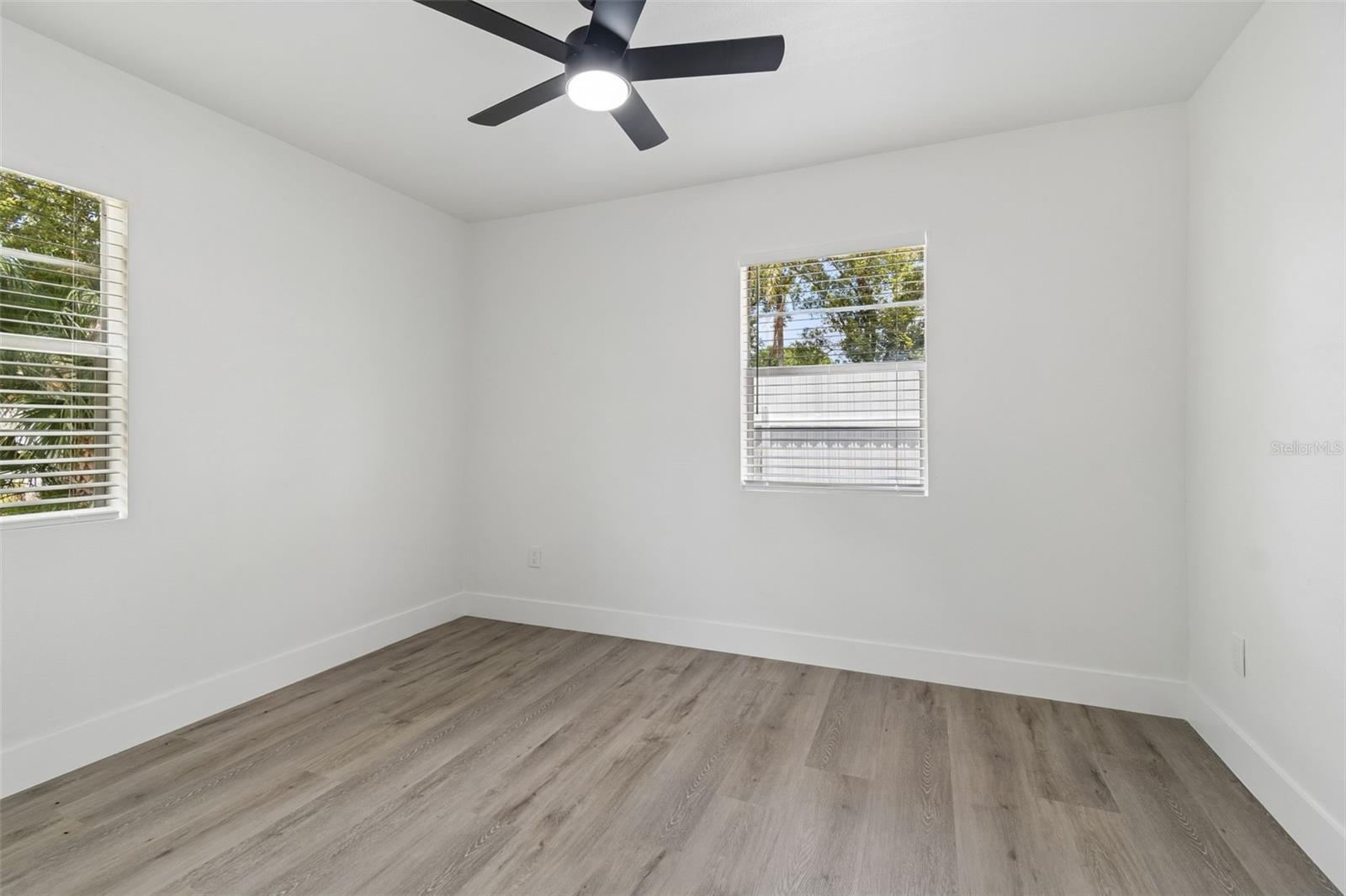 Listing photo id 60 for 7906 Fremont Avenue