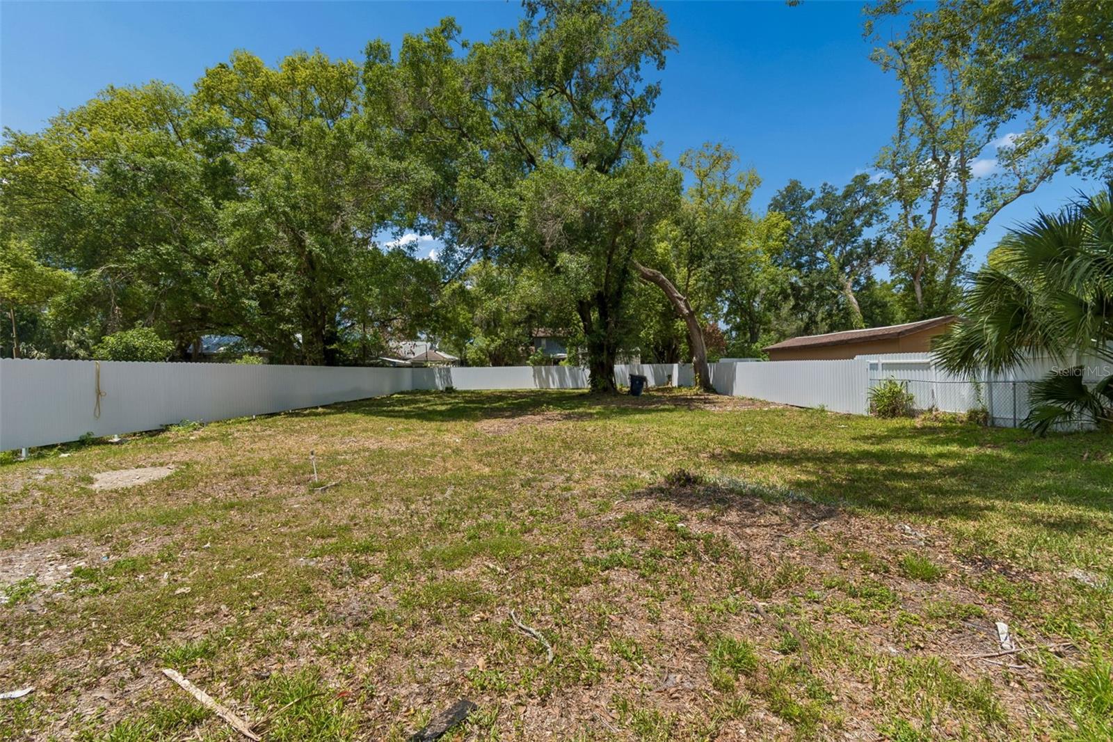 Listing photo id 74 for 7906 Fremont Avenue