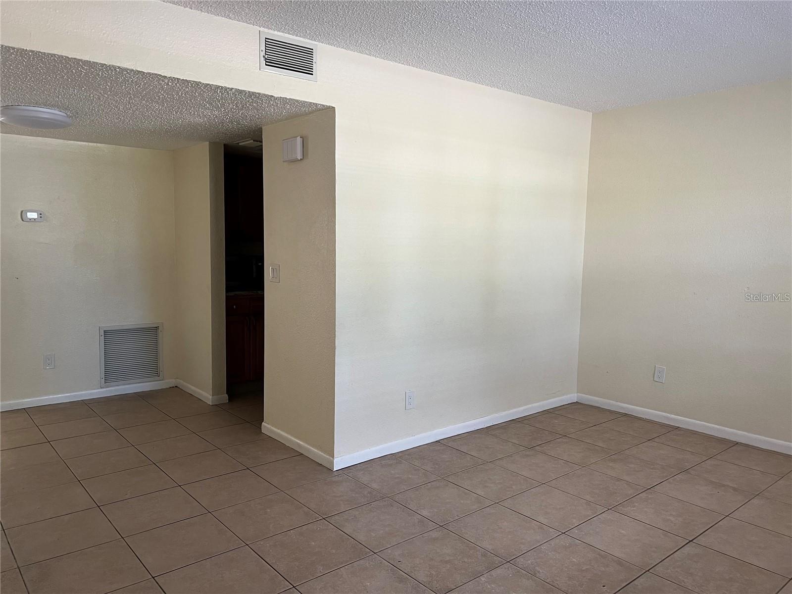 Image 3 of 9 For 2176 Winchester Road N 2