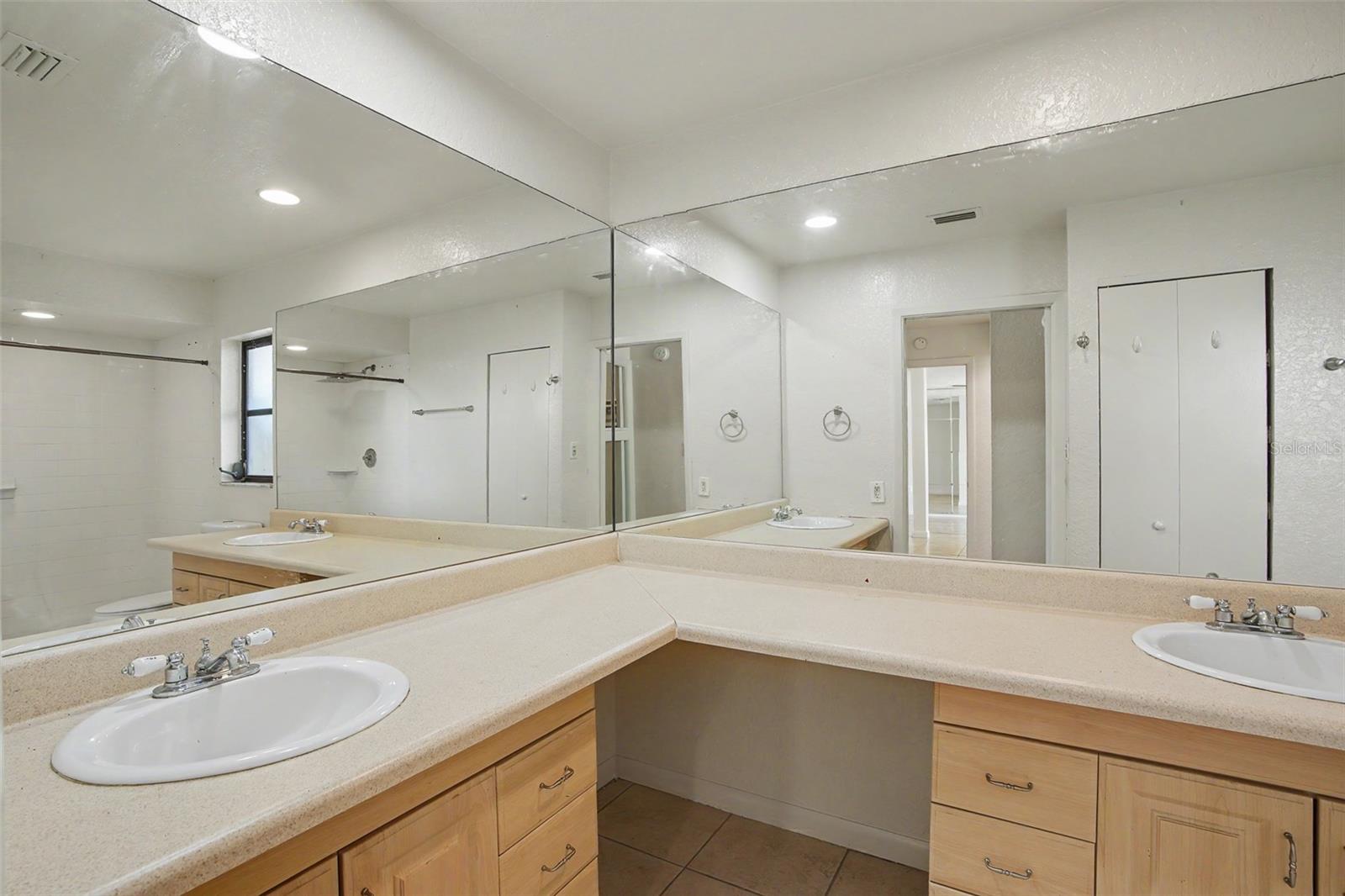 Image 12 of 54 For 7028 Fernleaf Court