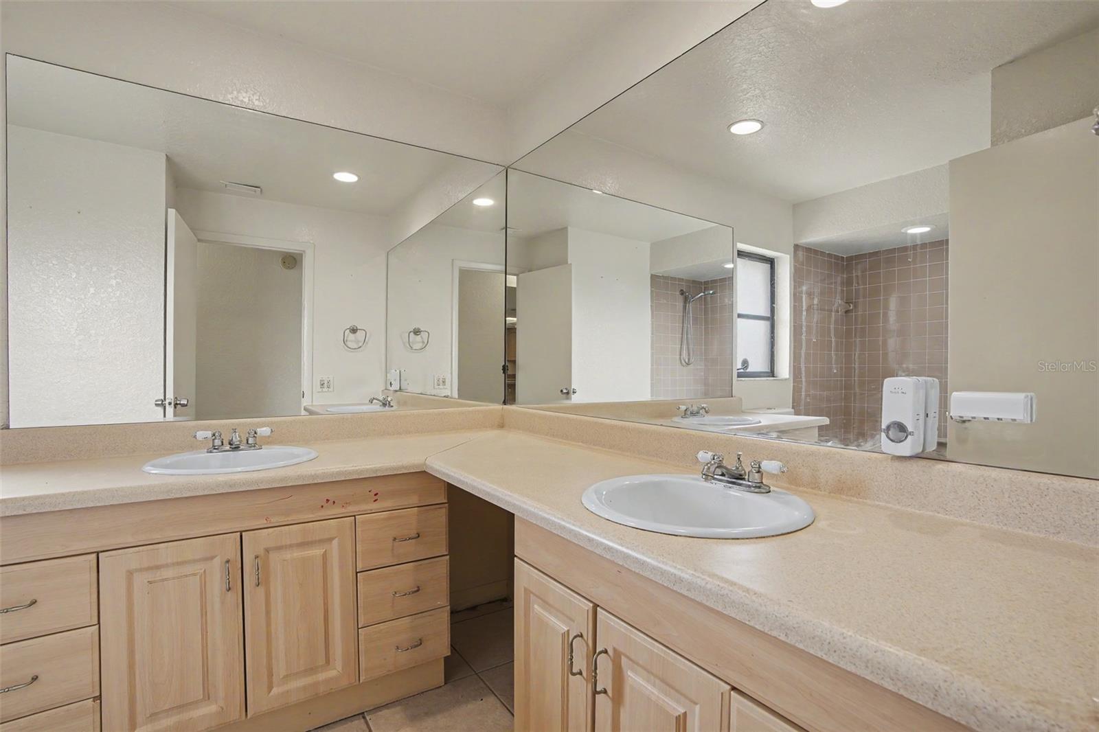 Image 23 of 54 For 7028 Fernleaf Court