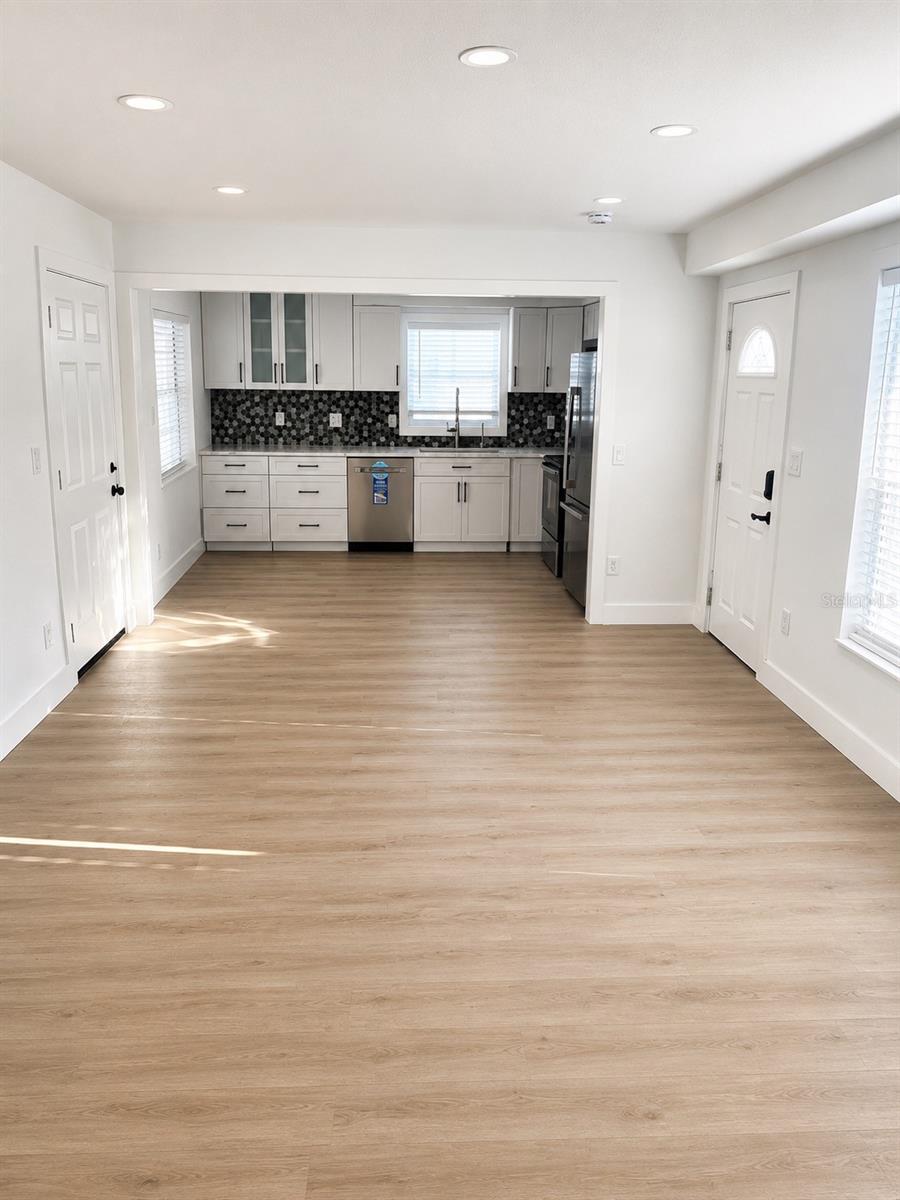 Image 2 of 4 For 4011 Helena Street Ne