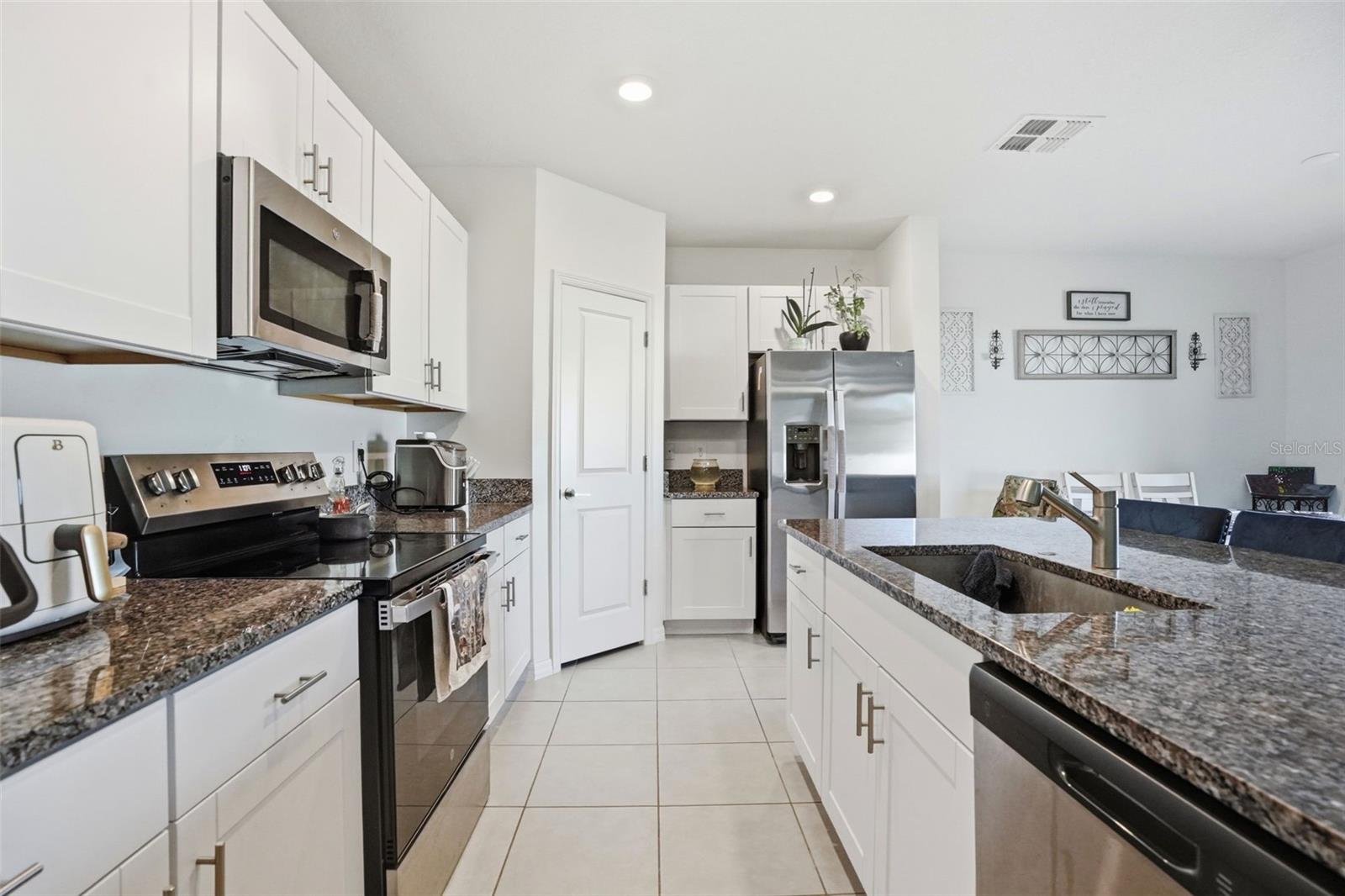 Image 4 of 25 For 13712 Newbridge Street
