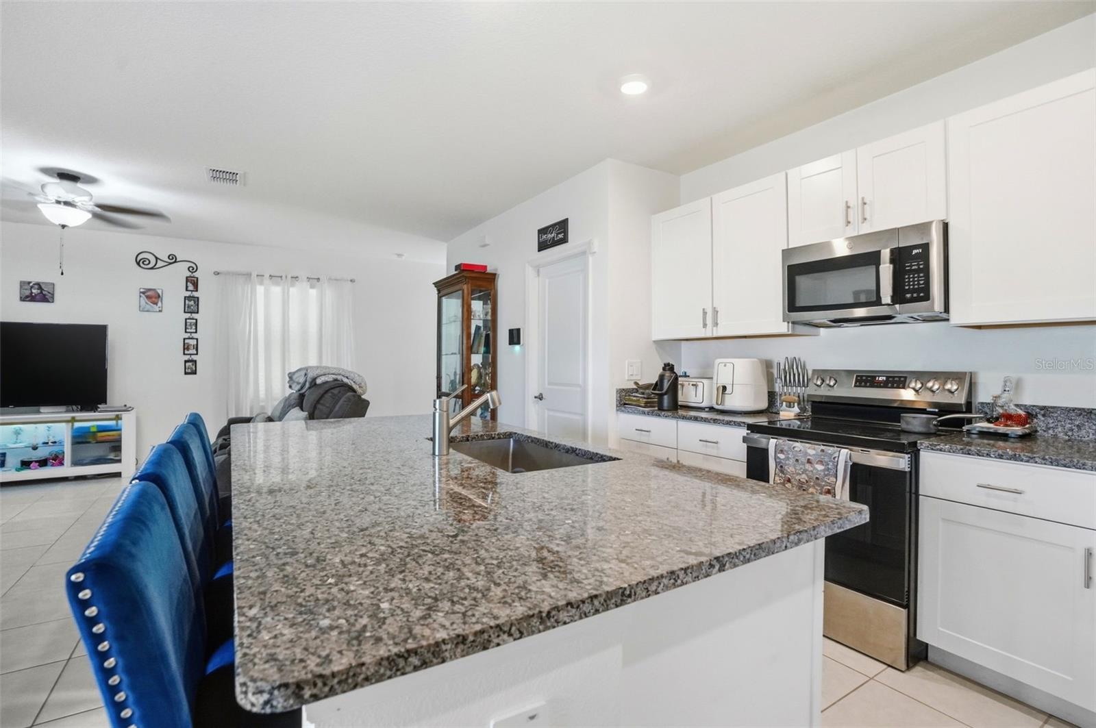 Image 7 of 25 For 13712 Newbridge Street