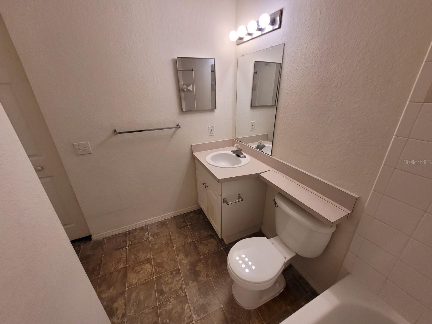 Image 22 of 47 For 5914 Willow Ridge Drive 101