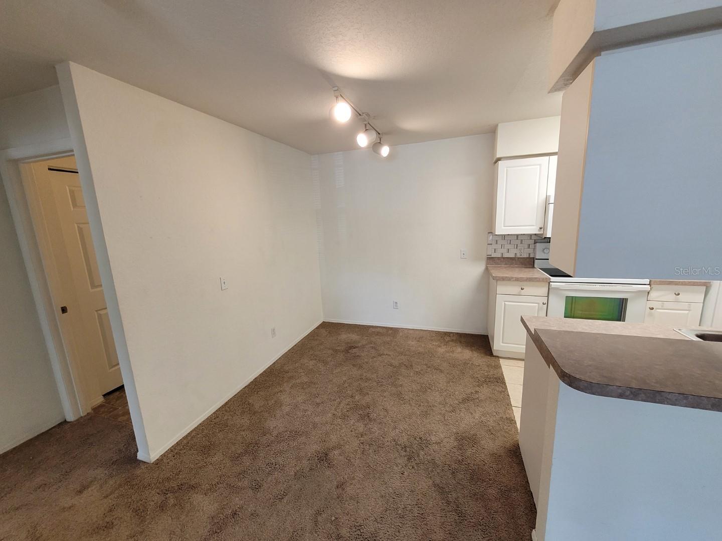Image 6 of 47 For 5914 Willow Ridge Drive 101