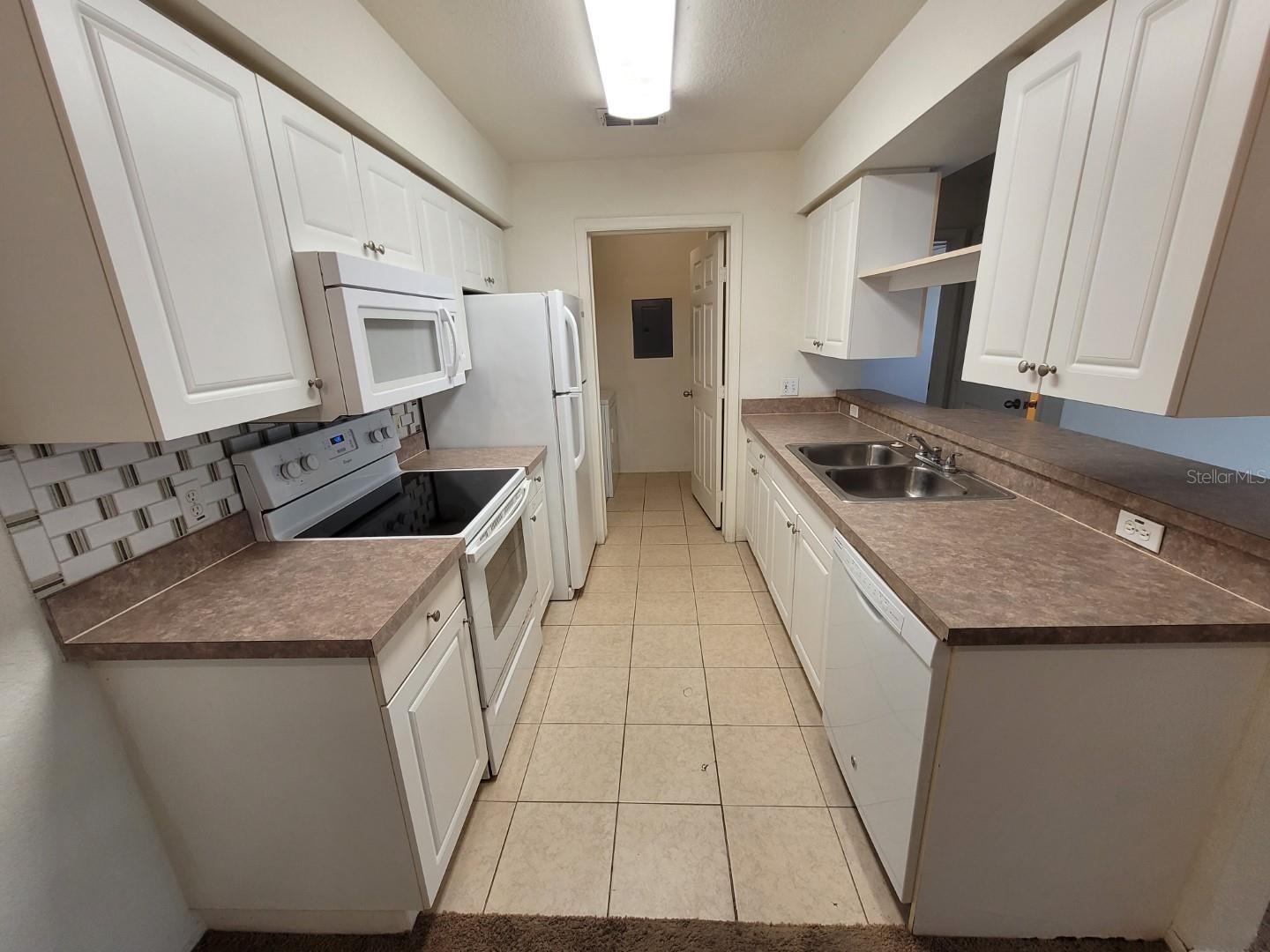 Image 8 of 47 For 5914 Willow Ridge Drive 101