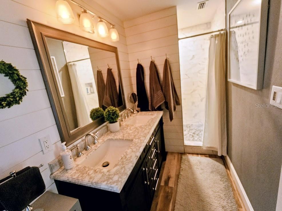 Image 31 of 50 For 2186 Oak Grove Drive