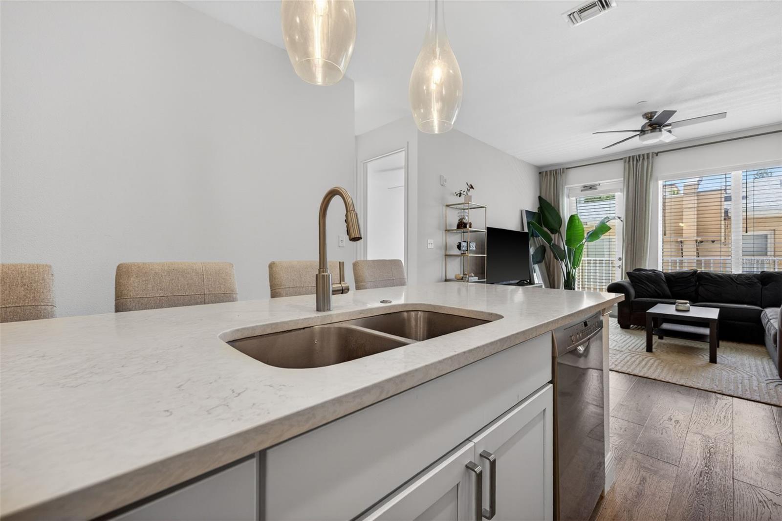 Image 5 of 20 For 644 3rd Avenue S 202
