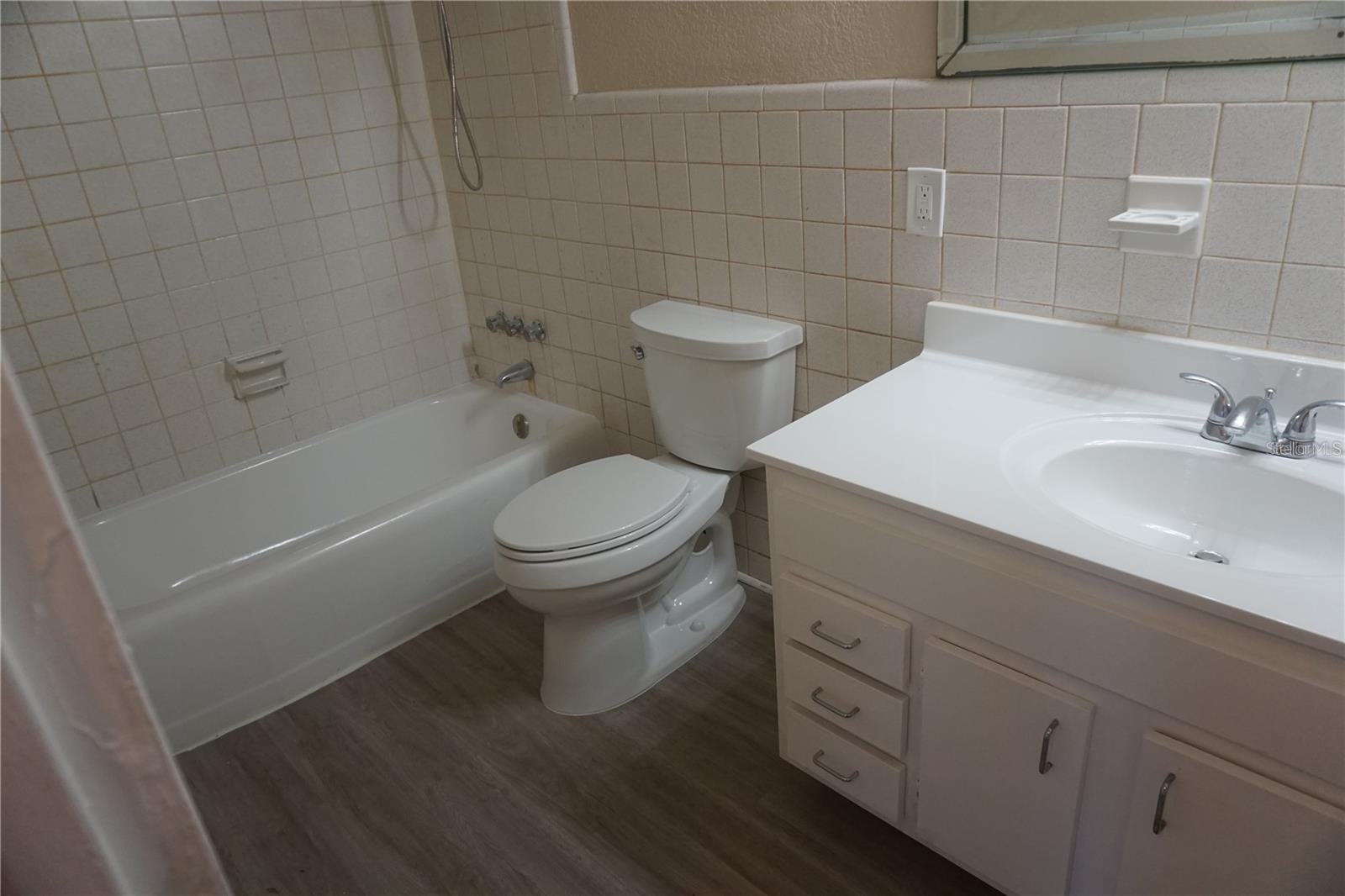 Image 14 of 33 For 470 3rd Street S 309
