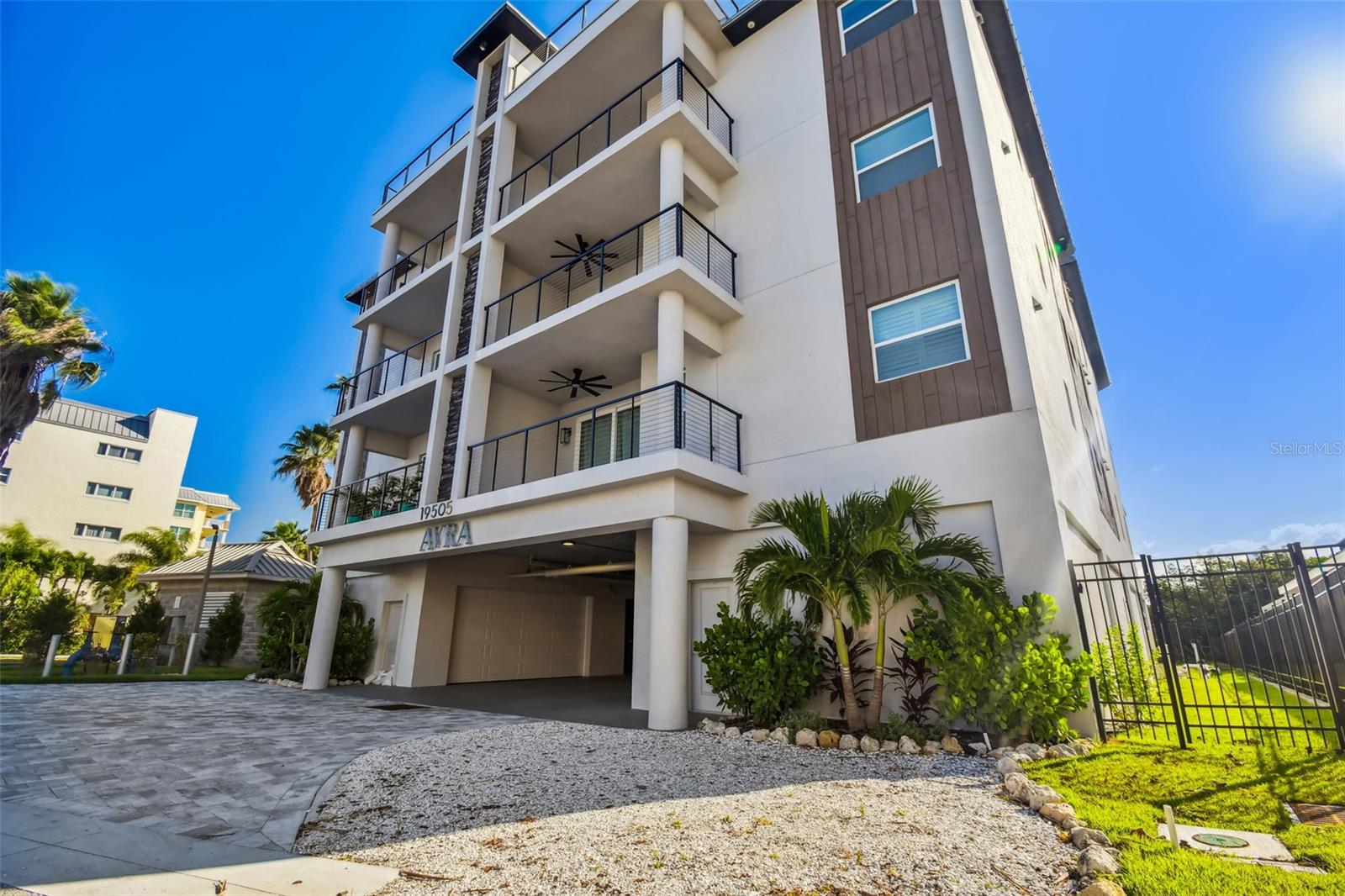 Image 41 of 43 For 19505 Gulf Boulevard 404